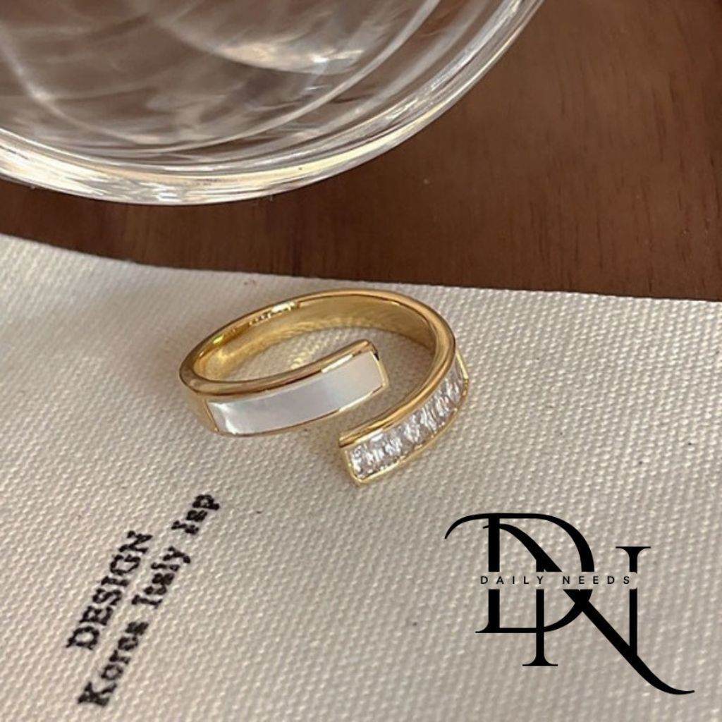 Emerald Open Ring for Women & Men | Minimalist Geometric Adjustable Alloy Ring | European & American Trend Jewelry Spring 2025_img_15