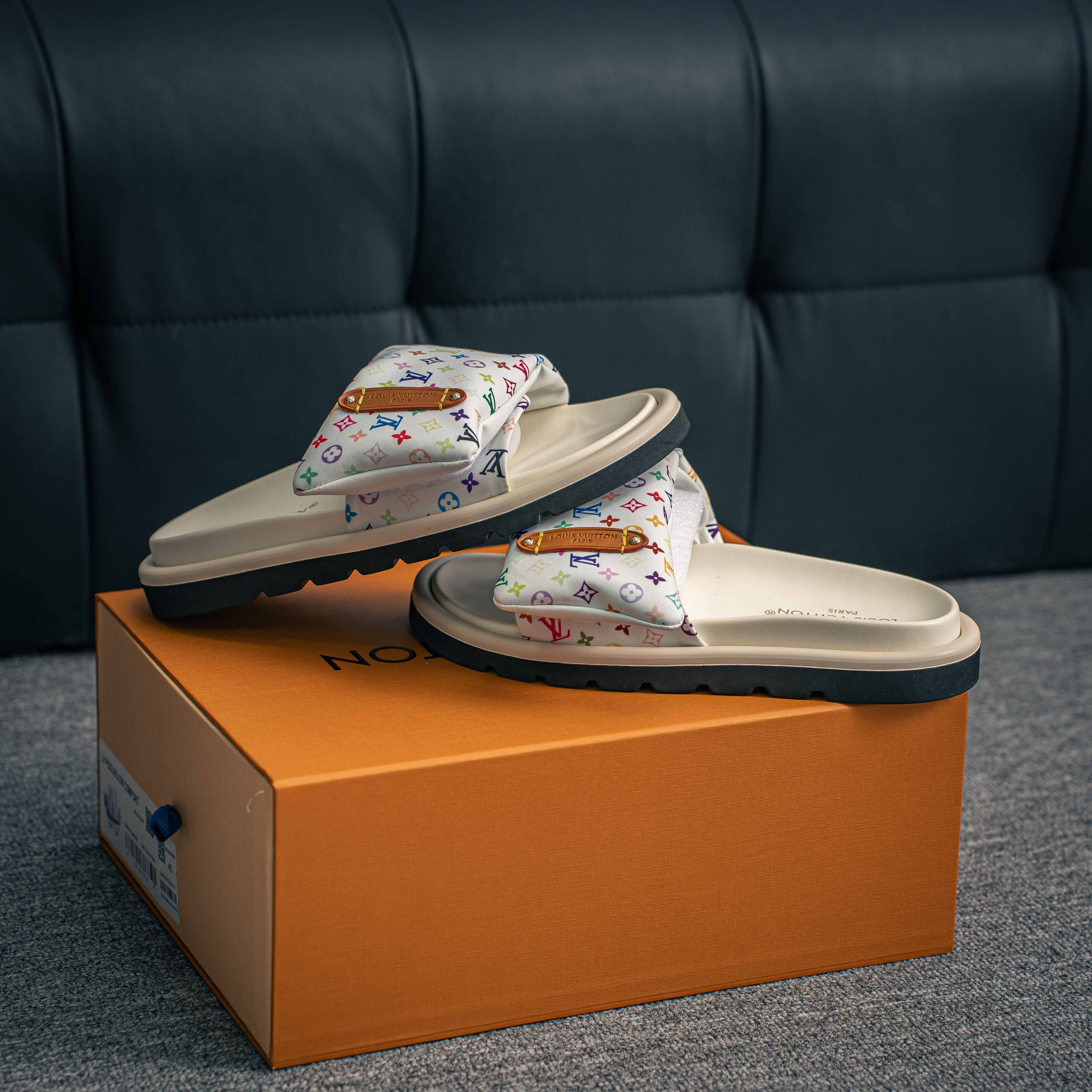 Louis Vuitton mules (1:1)_img_1