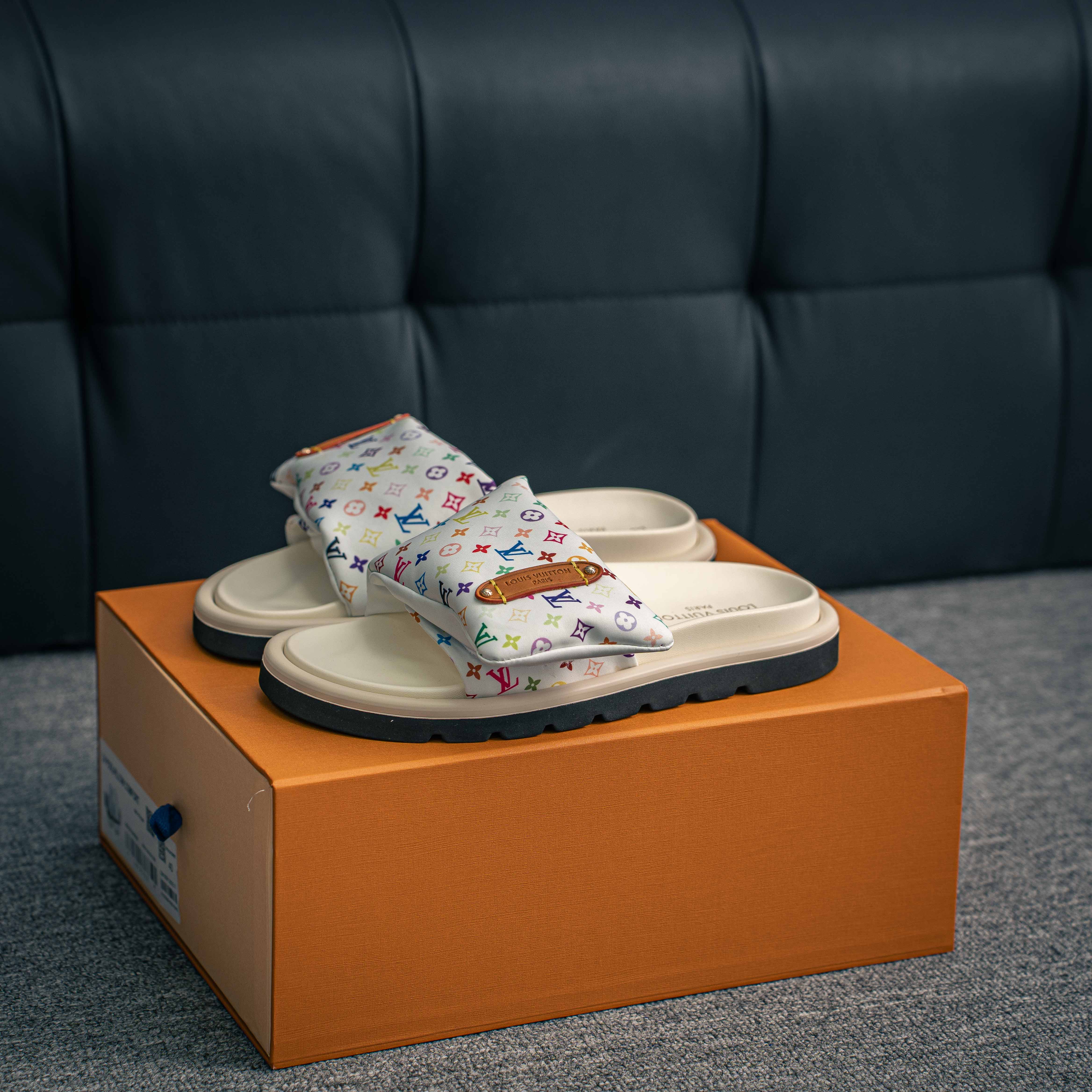 Louis Vuitton mules (1:1)_img_3