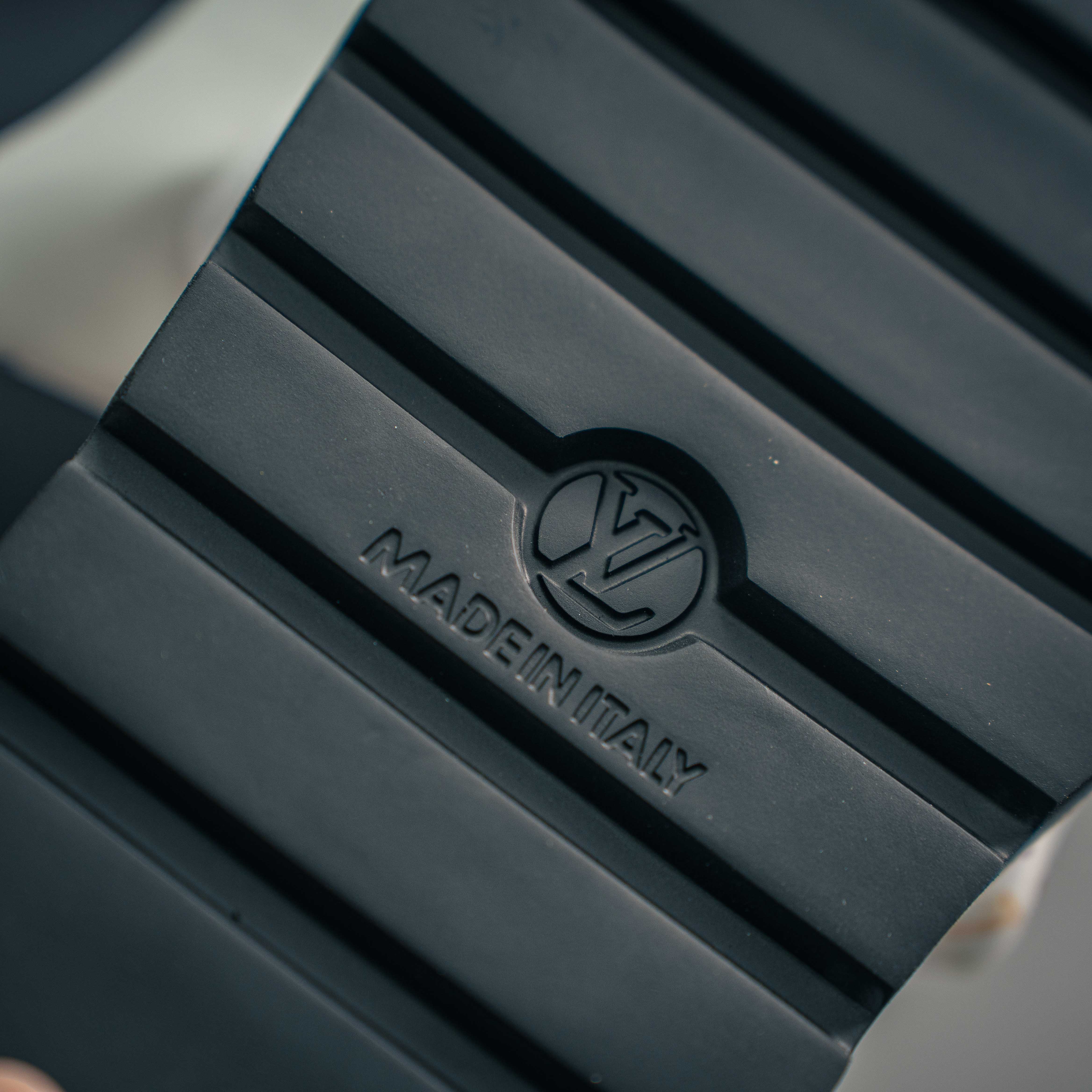 Louis Vuitton mules (1:1)_img_8