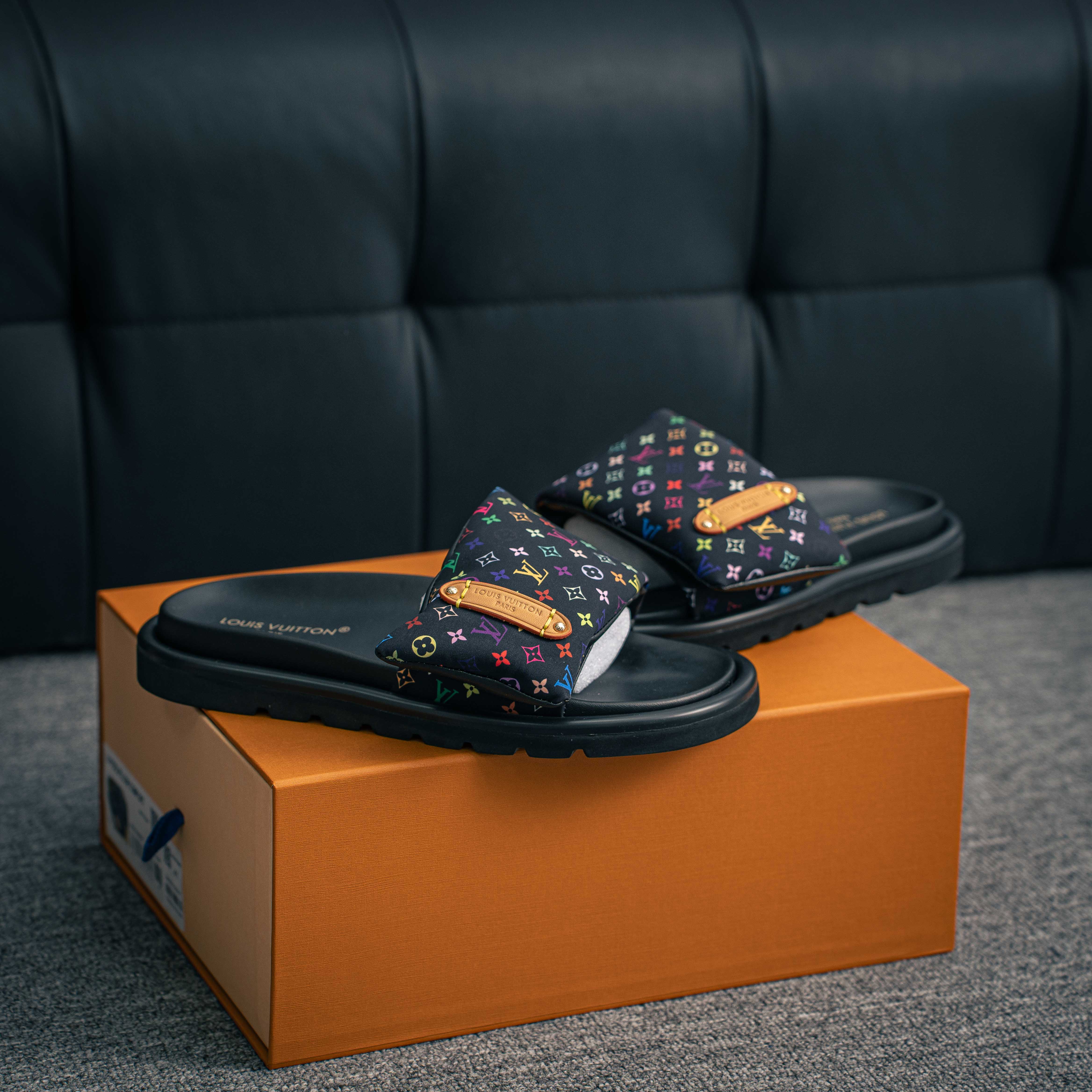 Louis Vuitton mules (1:1)_img_0