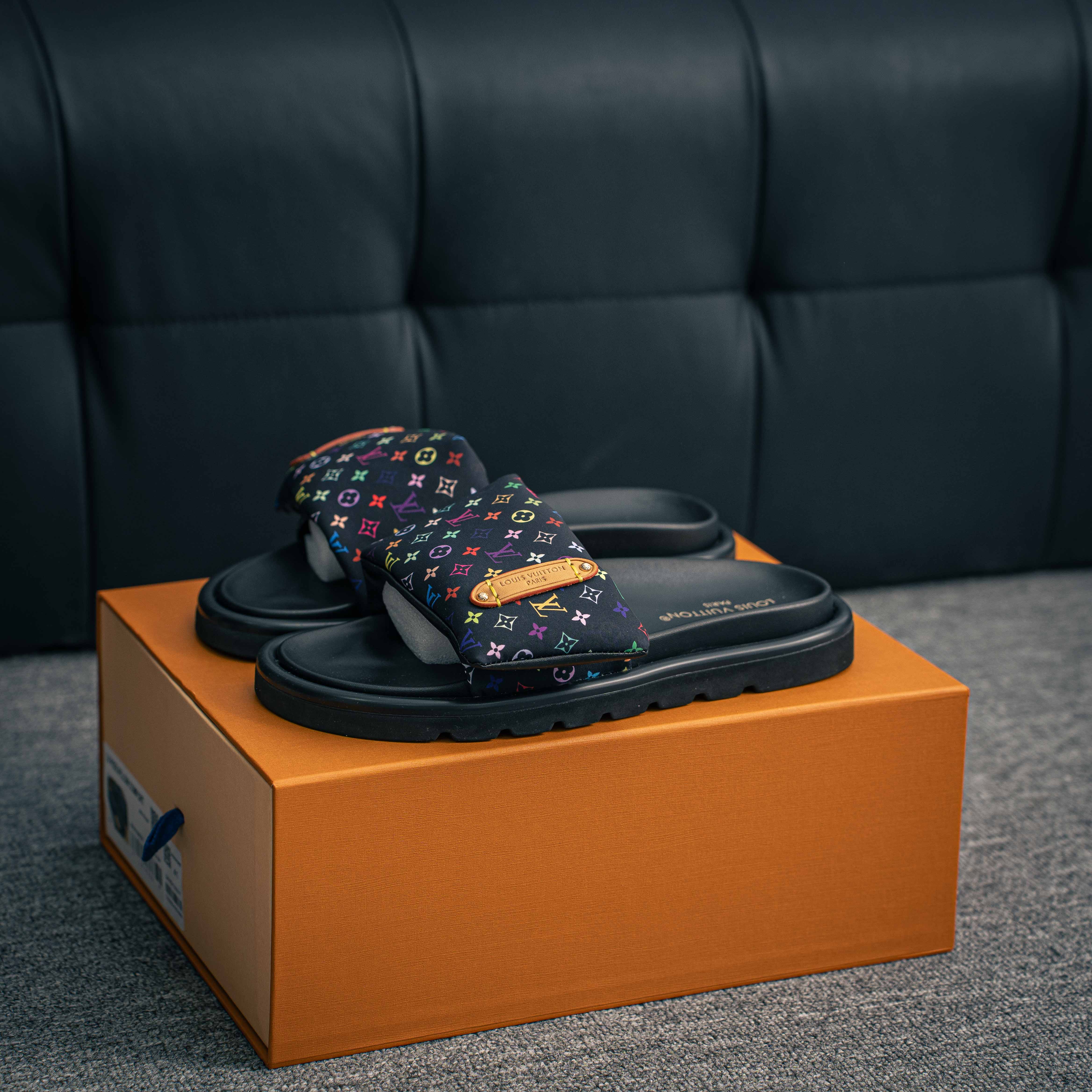 Louis Vuitton mules (1:1)_img_3