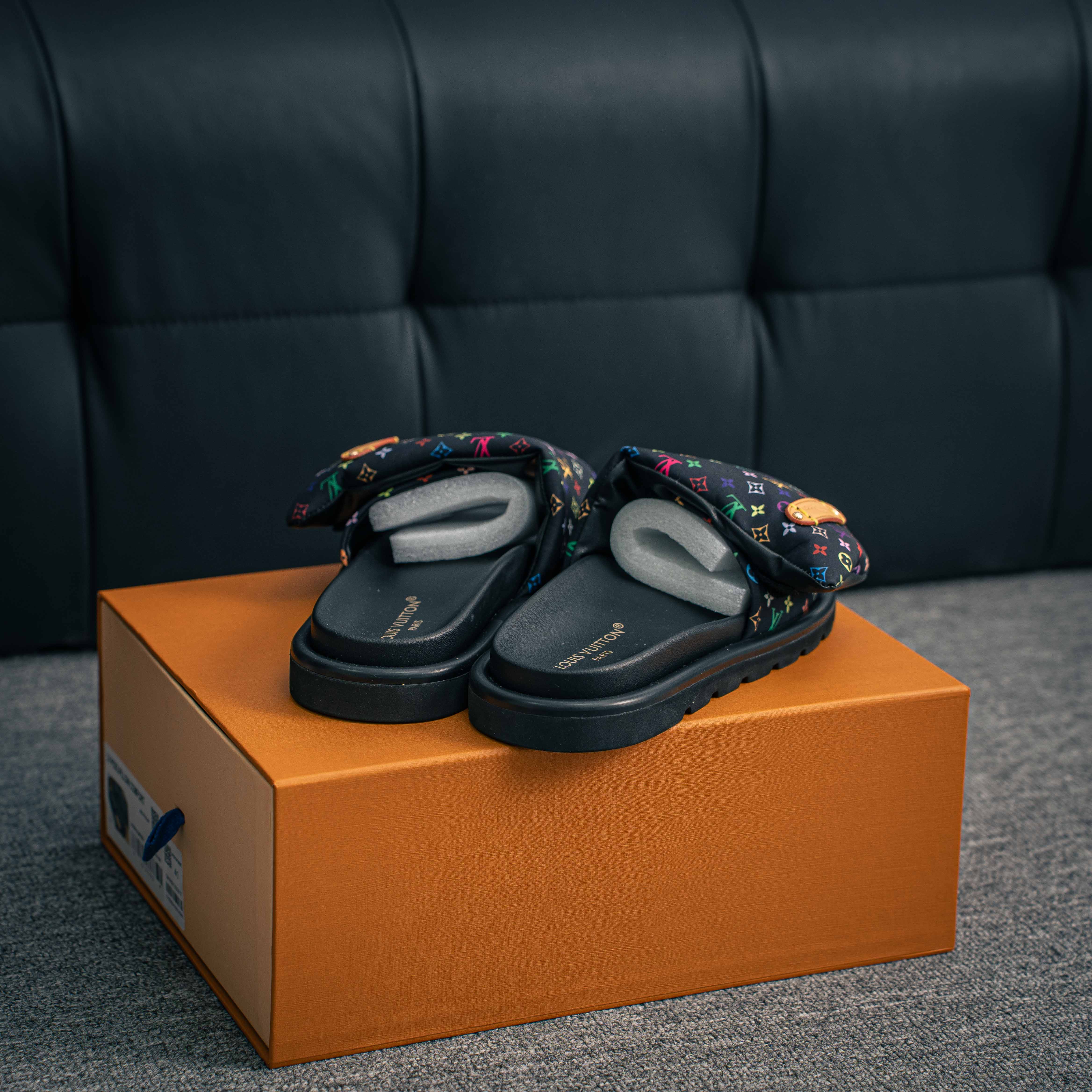 Louis Vuitton mules (1:1)_img_4