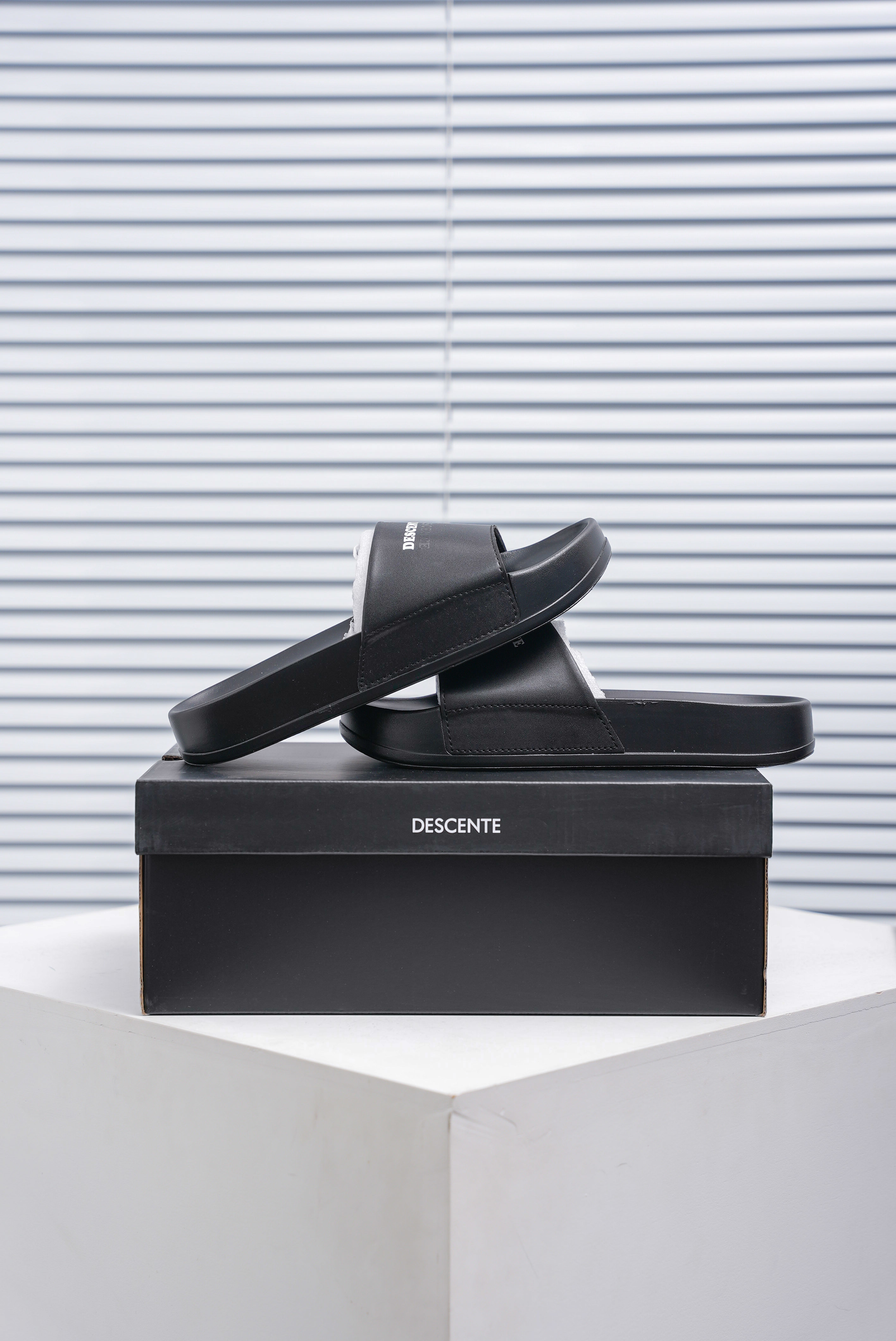 Balenciaga Pool Slide Sandals (1:1)_img_0