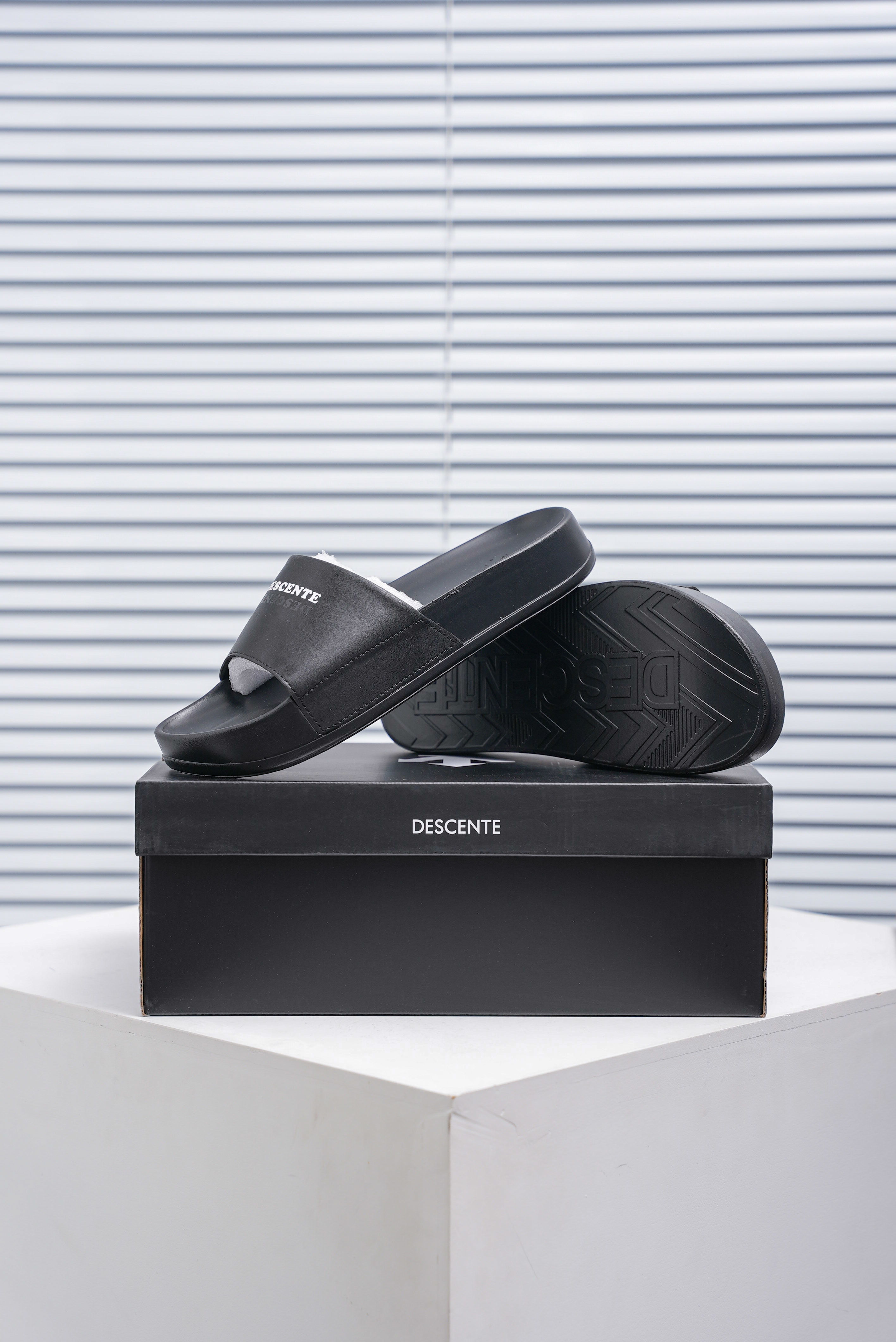 Balenciaga Pool Slide Sandals (1:1)_img_1