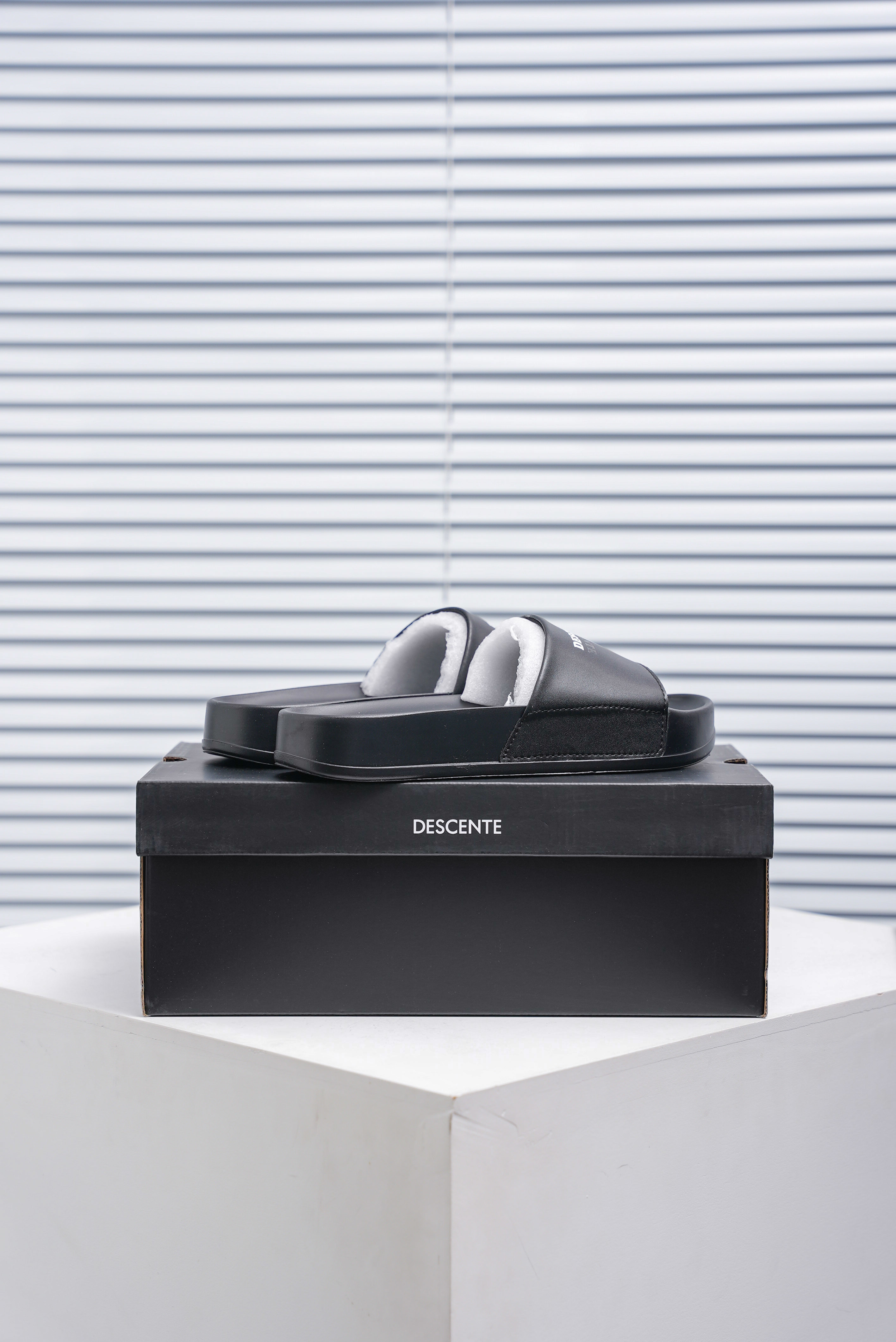 Balenciaga Pool Slide Sandals (1:1)_img_3