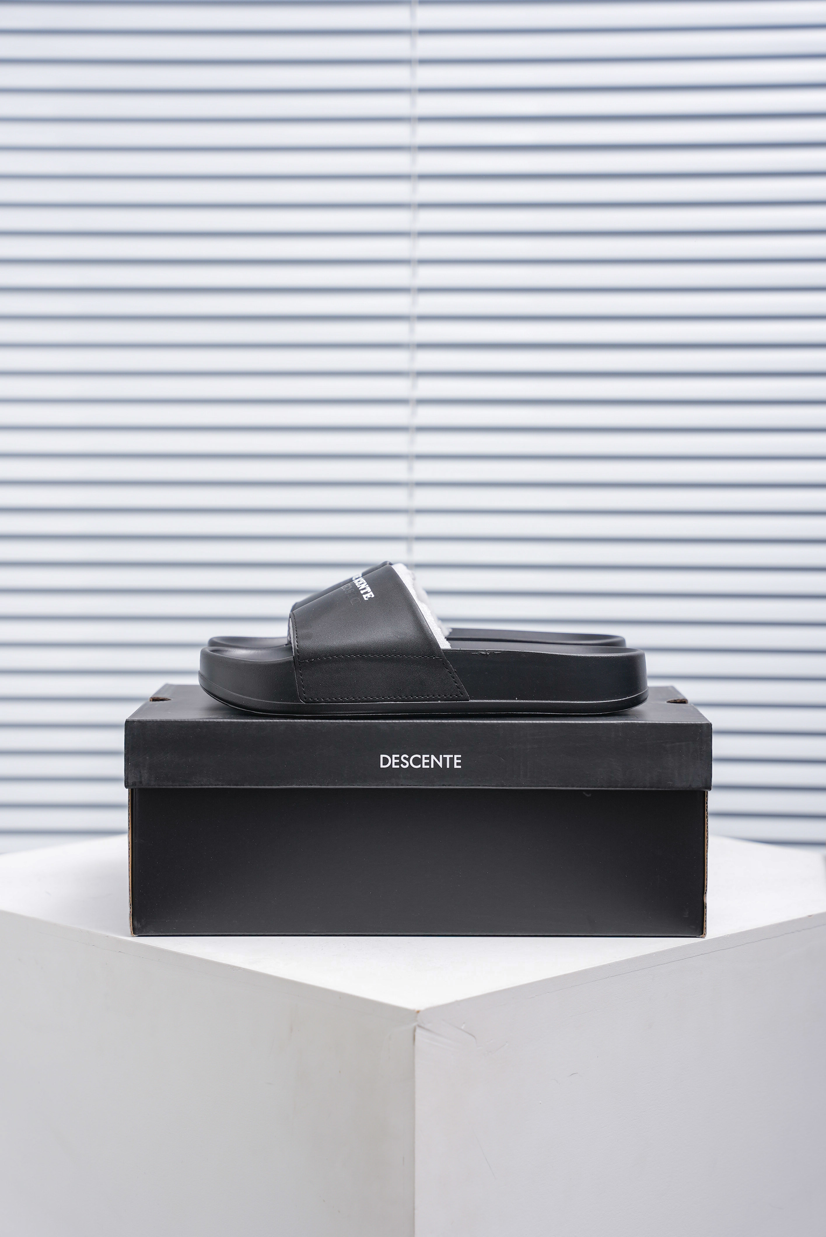 Balenciaga Pool Slide Sandals (1:1)_img_4