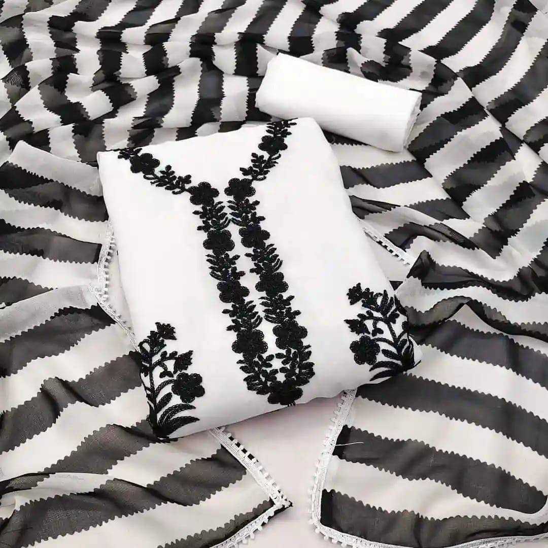 Kashmiri Aari Embroidery Three-Pitch._img_0