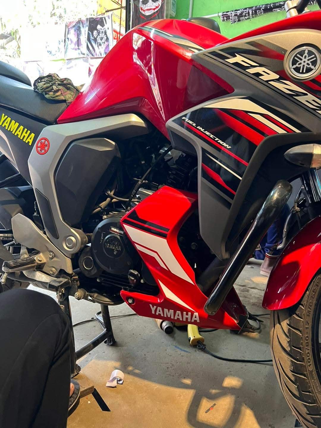 Engine Guard Yamaha Fazer Red bike with Clam_img_0