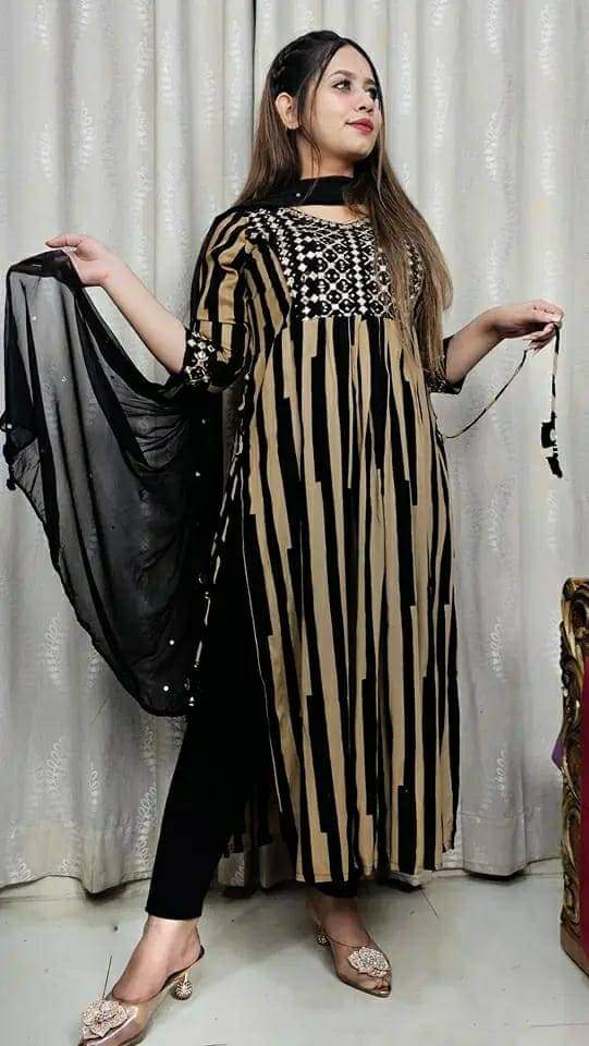 Lilen Embroidery Three Piece_img_0