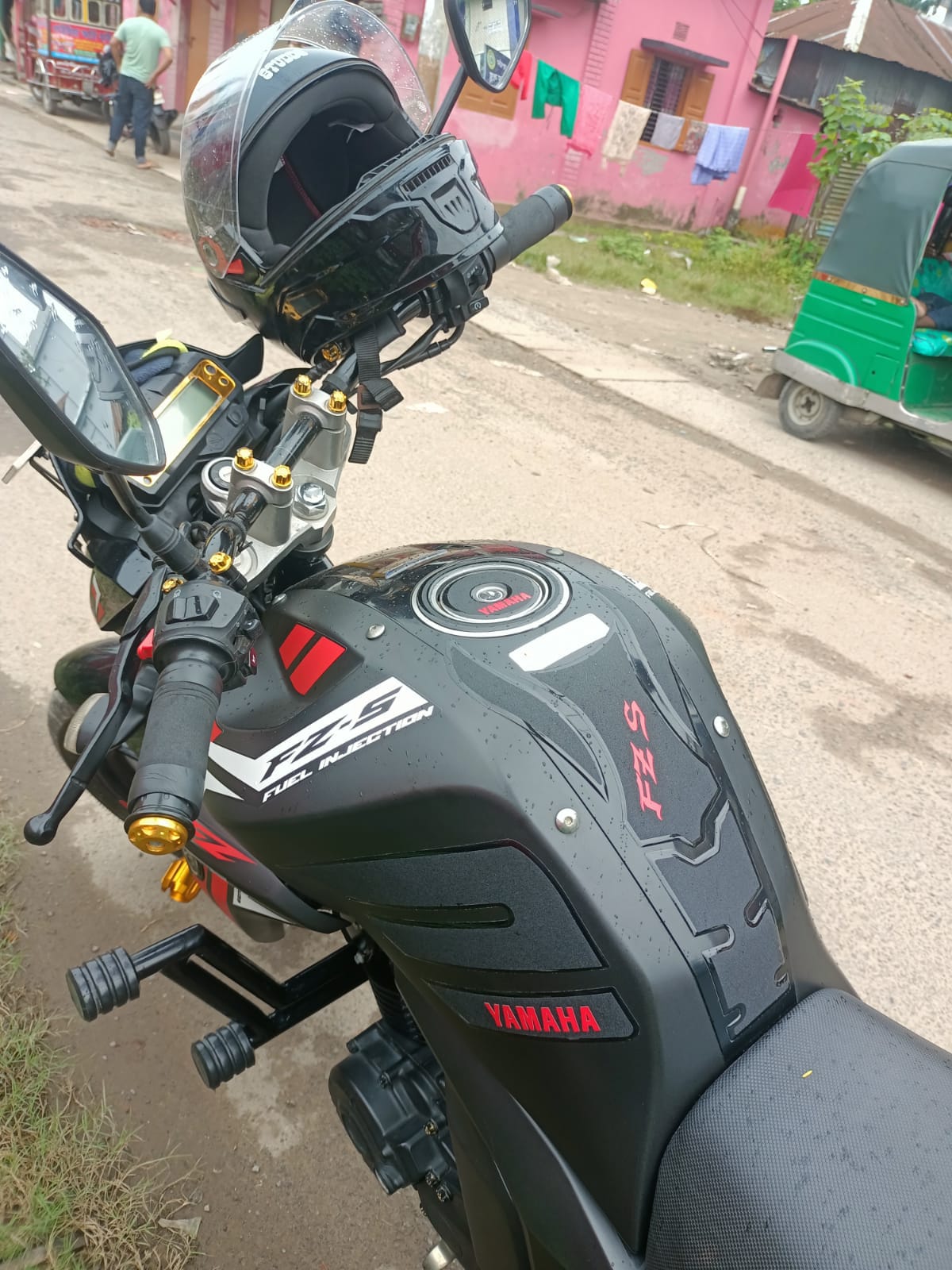 Yamaha Fzs v2 Matt Black 2025 ( Premium Tank Pad 045)_img_2