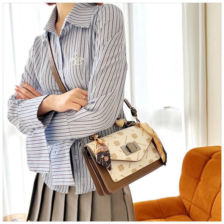 Trendy Fashionable Premium Quality Party Bag (CHINA)_img_2