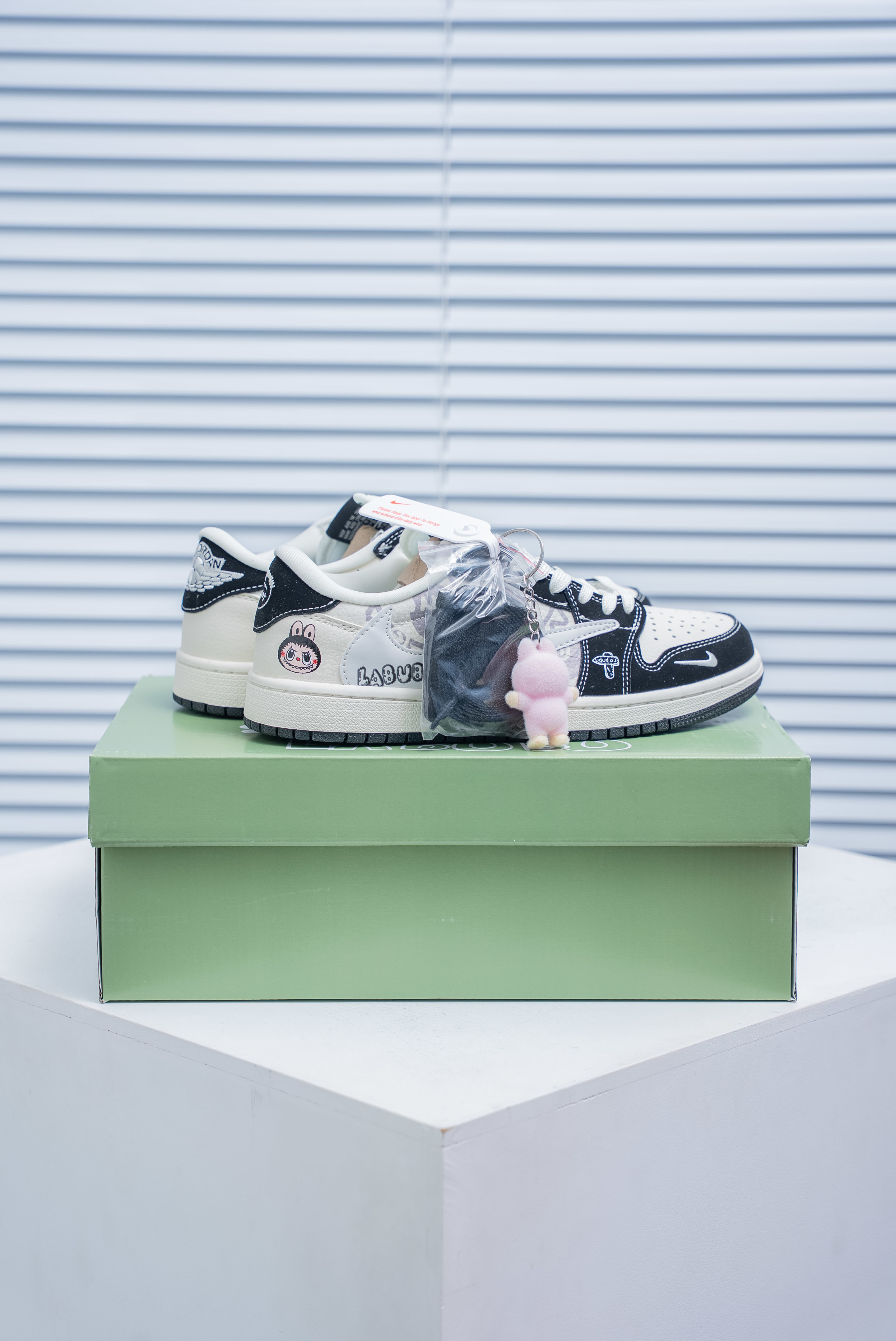 Nike Air Jordan 1 Low Labubu (1:1)_img_3