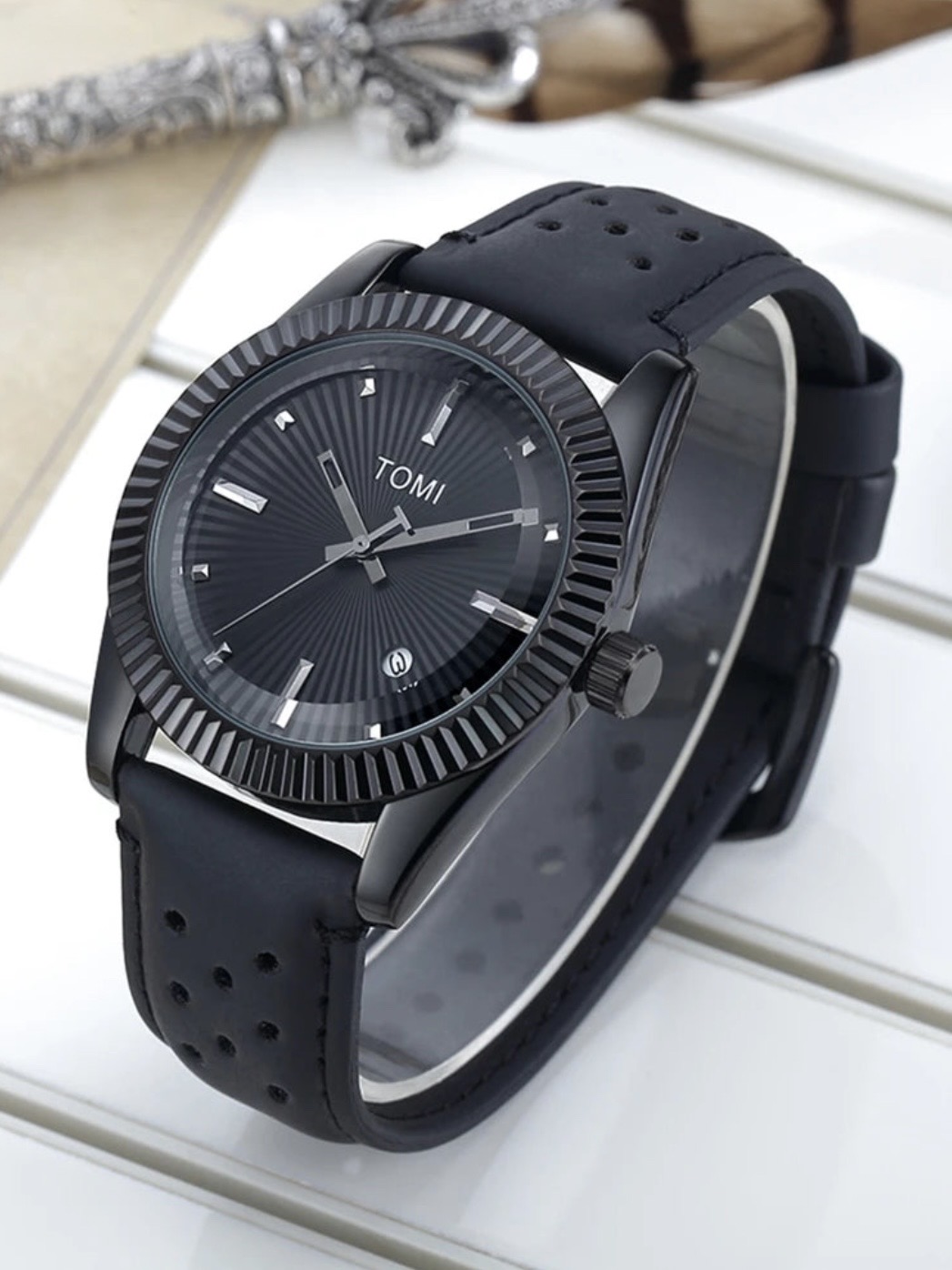 TOMI T-098 Men's Quartz Leather Belt Watch With Date_img_3