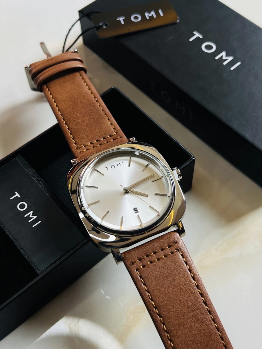 TOMI T-084 Men's Leather Belt Quartz Watch With Date (Brown-White)_img_3