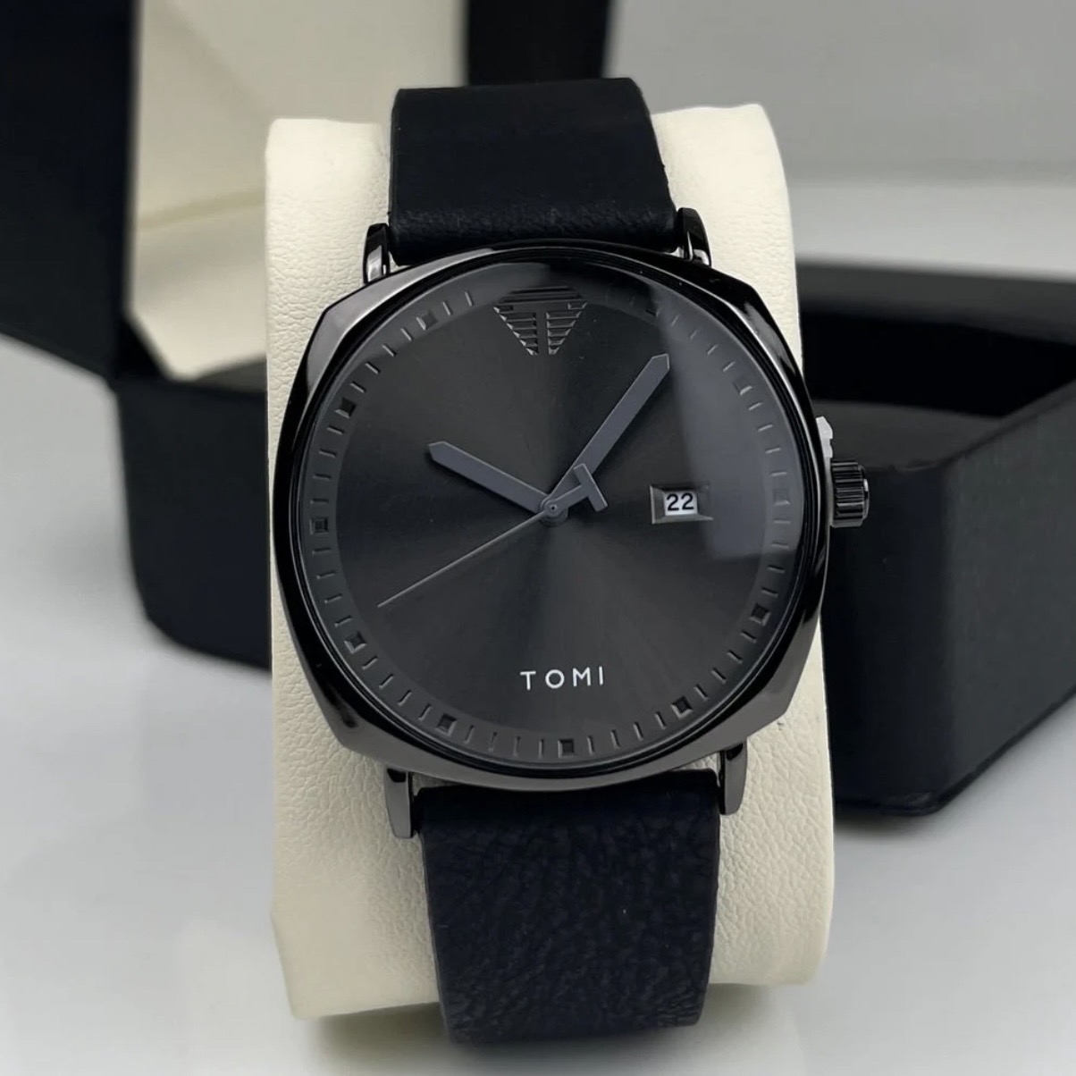 TOMI T-044 Men's Quartz Leather Belt Watch With Date (Black)_img_4