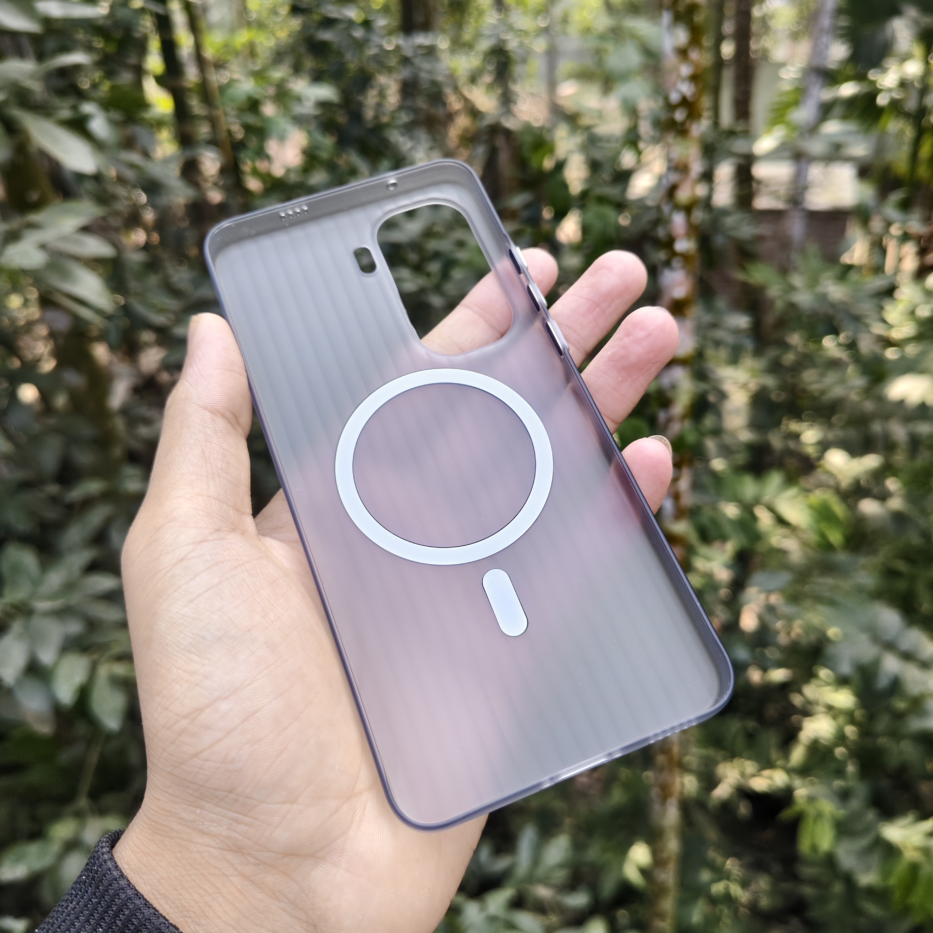 iQOO Neo11 Magnetic Corrugated Frosted Semi-Transparent UltraThin, fingerprint-resistant, drop-proof hard cover_img_3