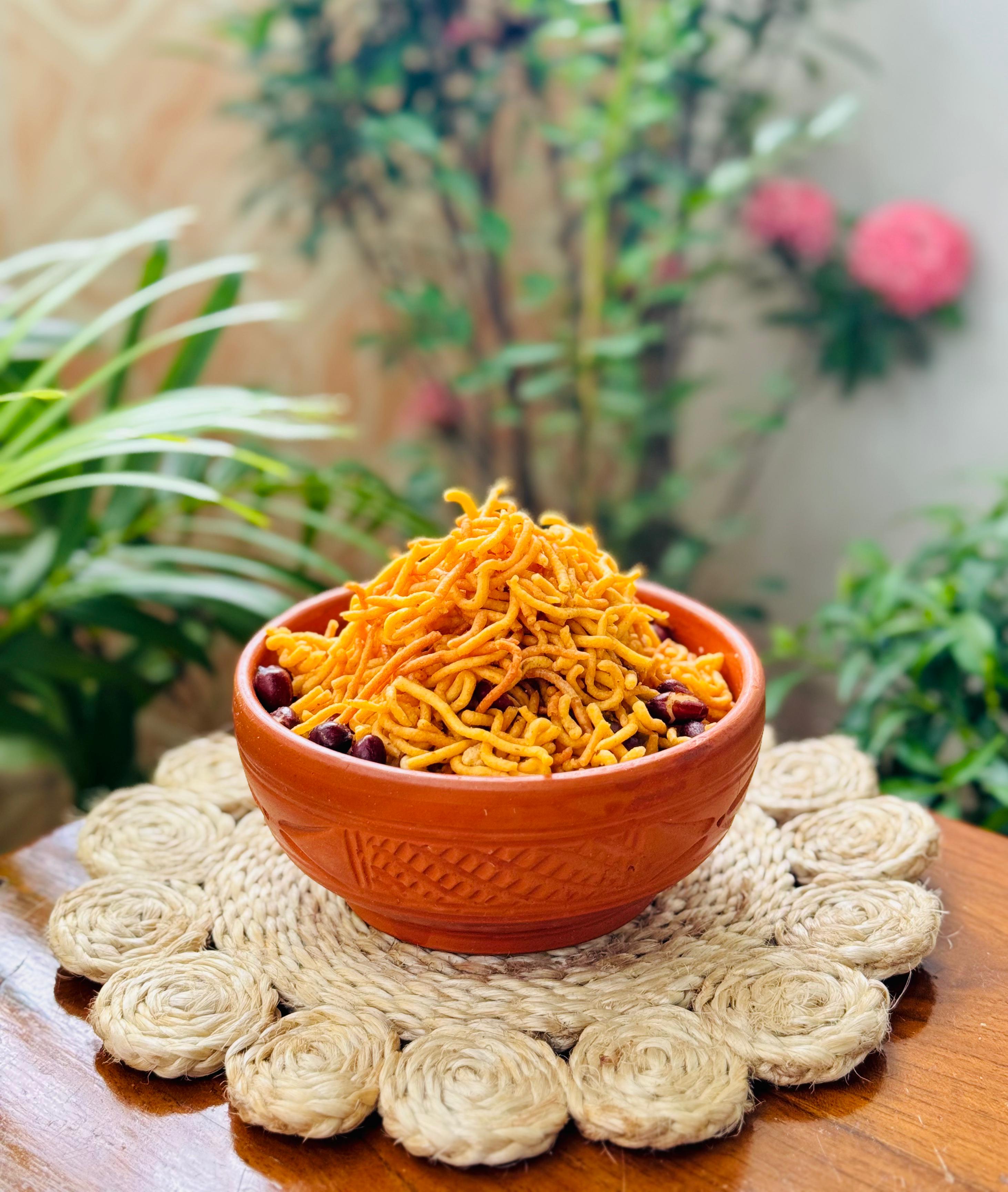 কুষ্টিয়া শিশির বেকারীর আলু চানাচুর (৩০০গ্রাম)