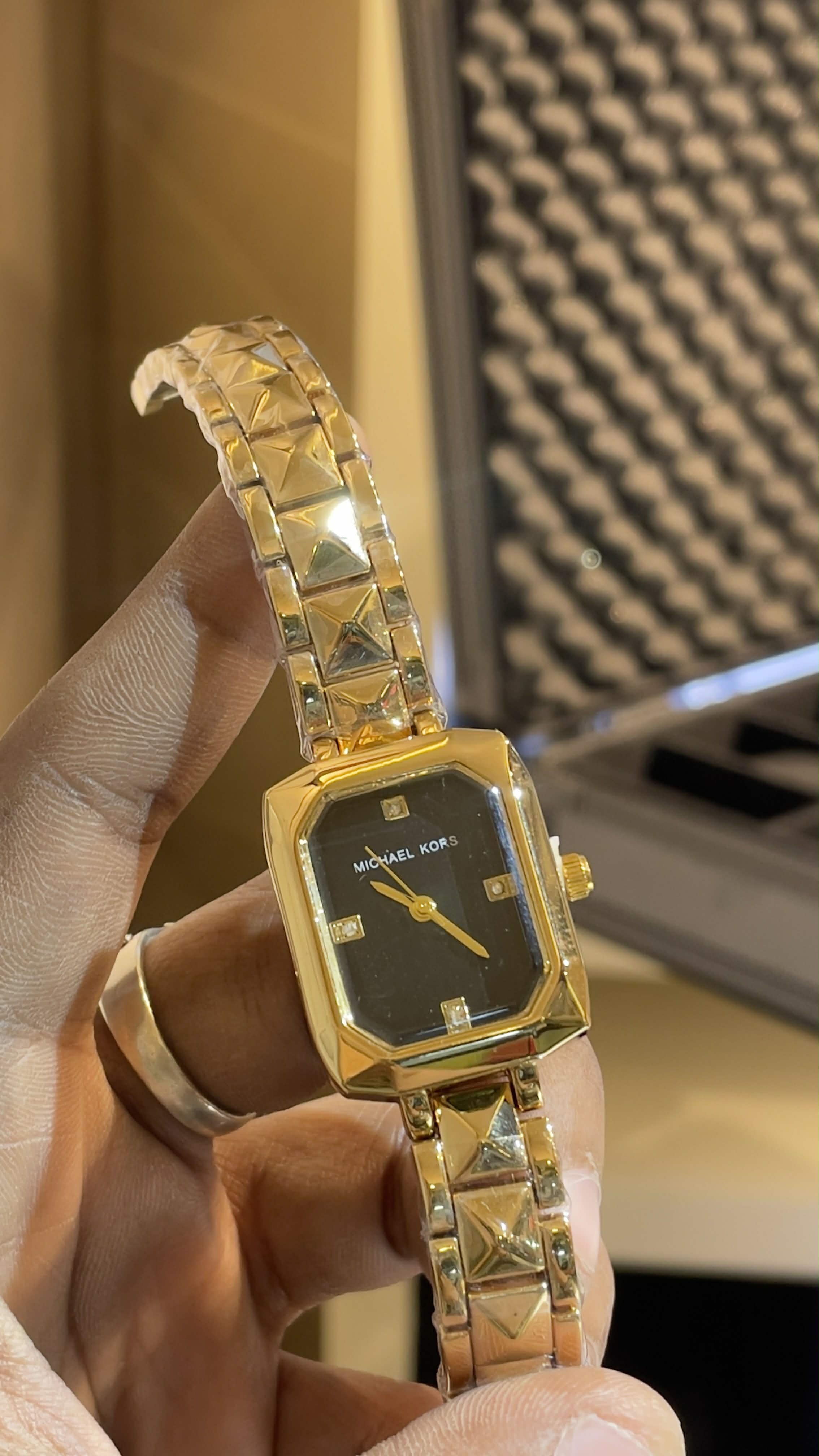 Michael Kors Alane Gold Strudded Chain Black Black Pearl Dial