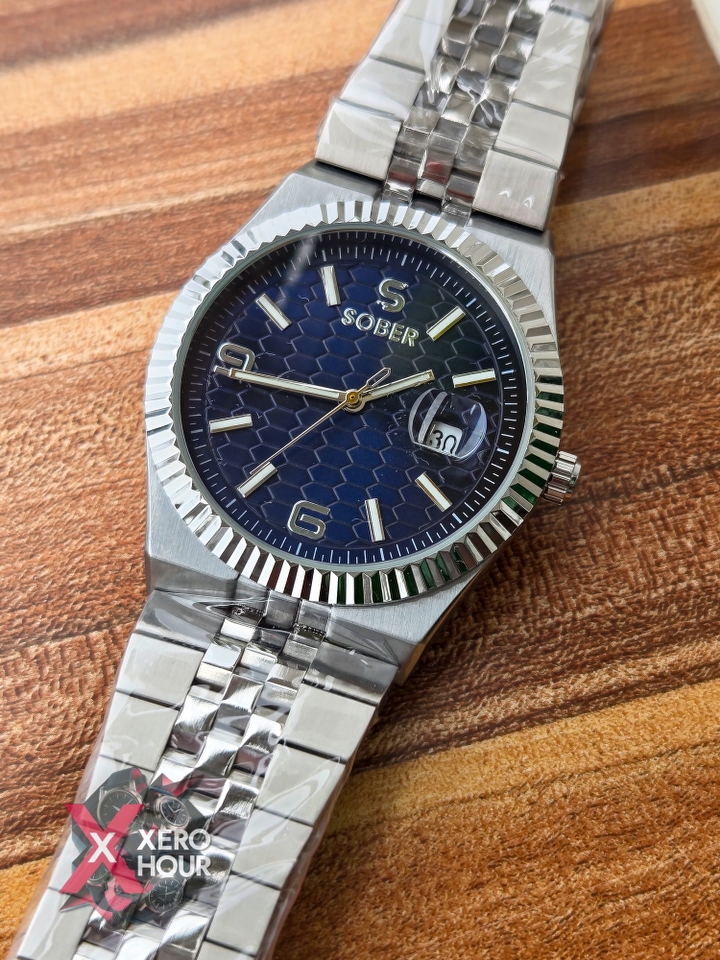 Sober Land Dweller Shape (A15 Model) |  8.7mm Slim | Silver with Blue Dial_img_2