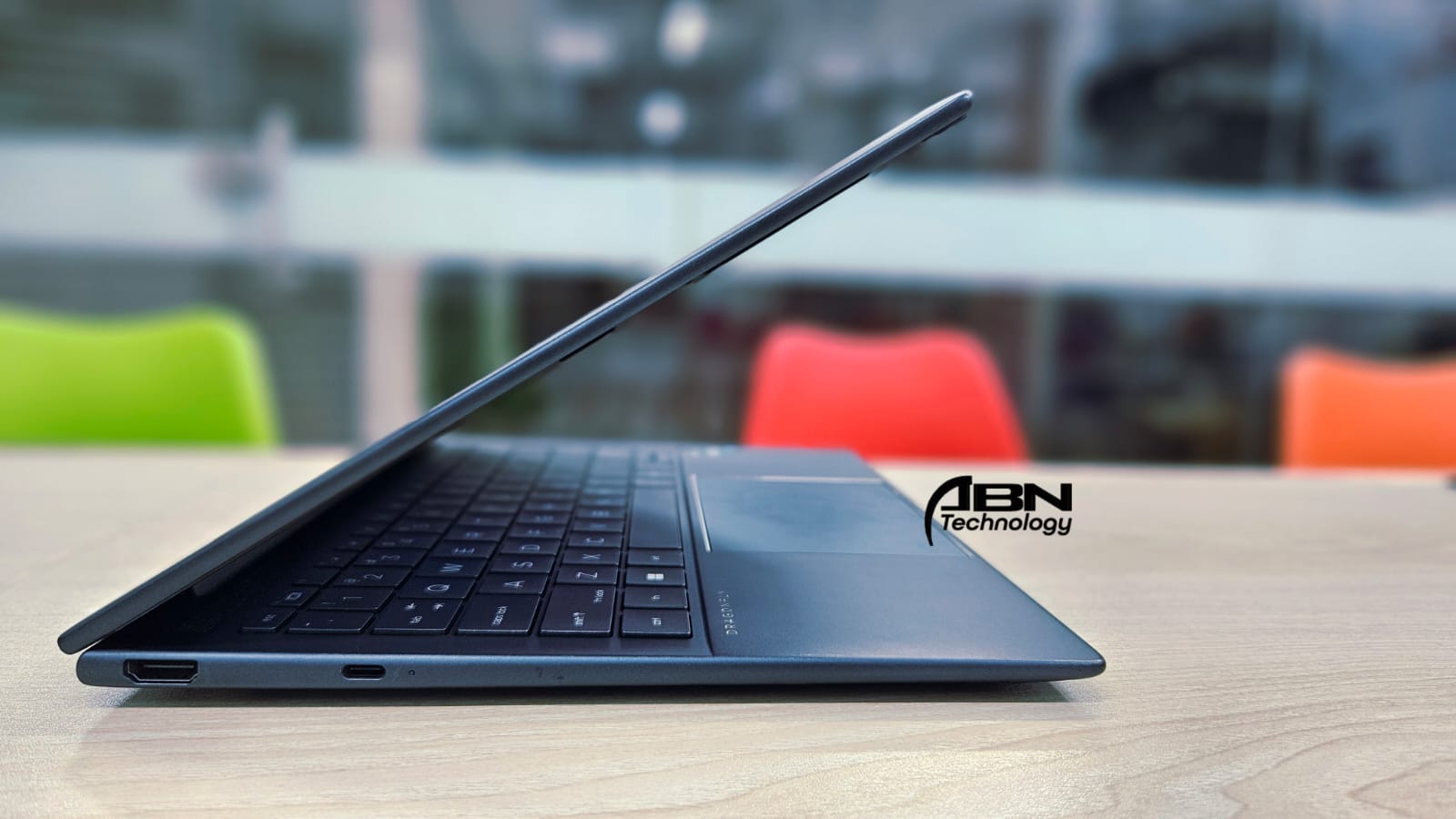 HP DragonFly G4. Intel core i7, 13th Generation. 32GB RAM, 512GB SSD. 13.3" 2k Touch Display._img_2