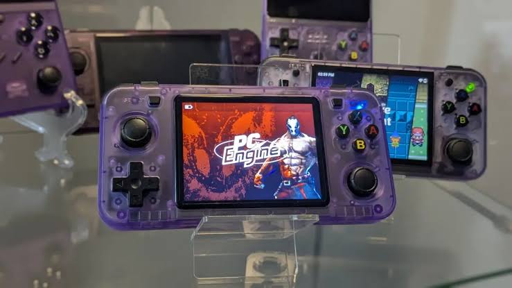 R36H Hands-On: New Horizontal Budget King Retro console_img_1