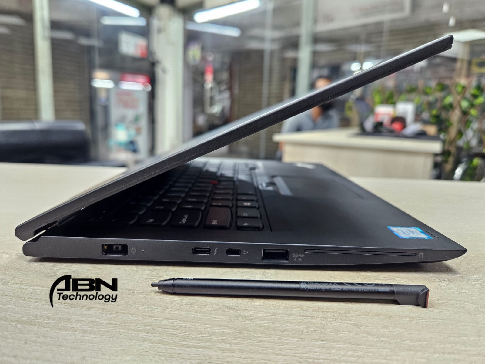 Lenovo ThinkPad Yoga X370. Core i5. 7th Generation. 8GB RAM, 256GB SSD. 13.3" X360 Touch Display (With pen)_img_1