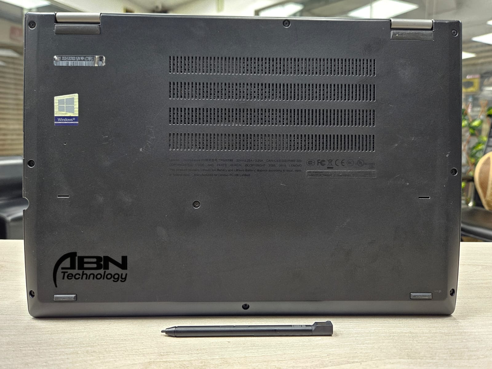 Lenovo ThinkPad Yoga X370. Core i5. 7th Generation. 8GB RAM, 256GB SSD. 13.3" X360 Touch Display (With pen)_img_4