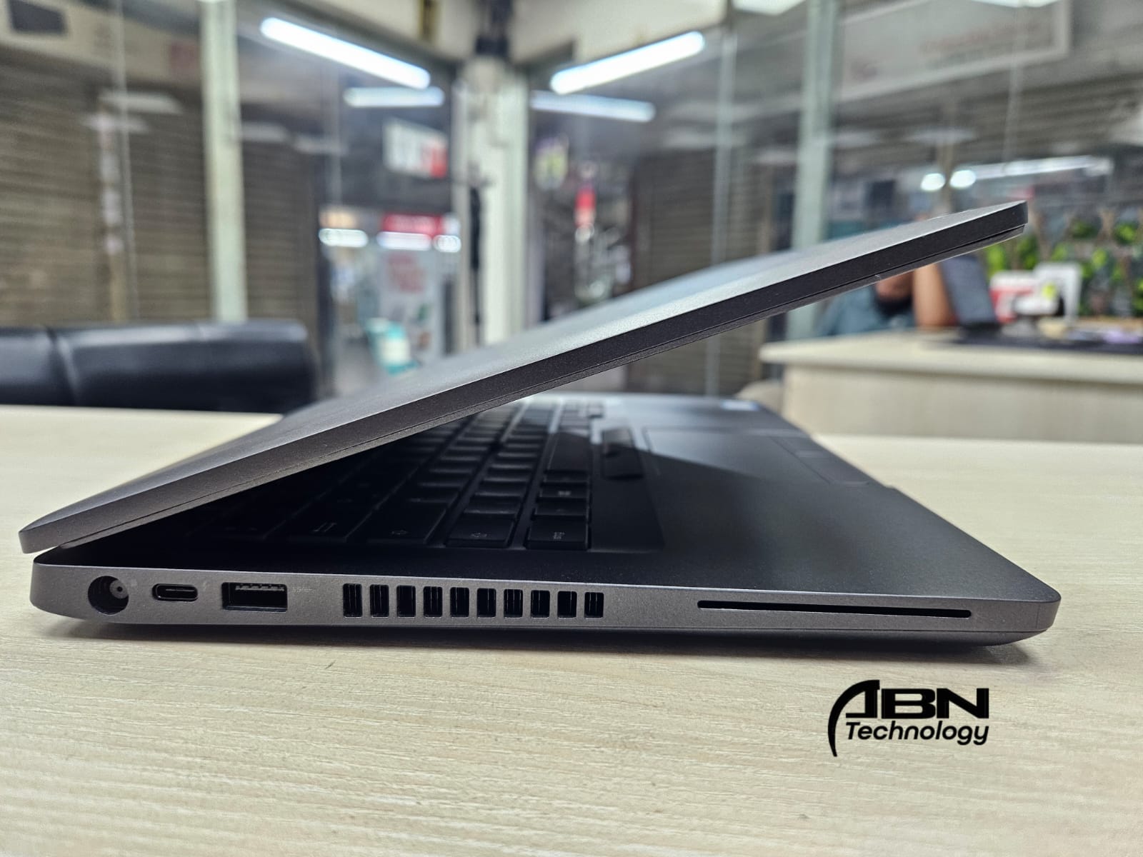 Dell Latitude 5400. Core i5, 8th Generation. 8GB RAM, 256GB SSD. 14.1" Display._img_2
