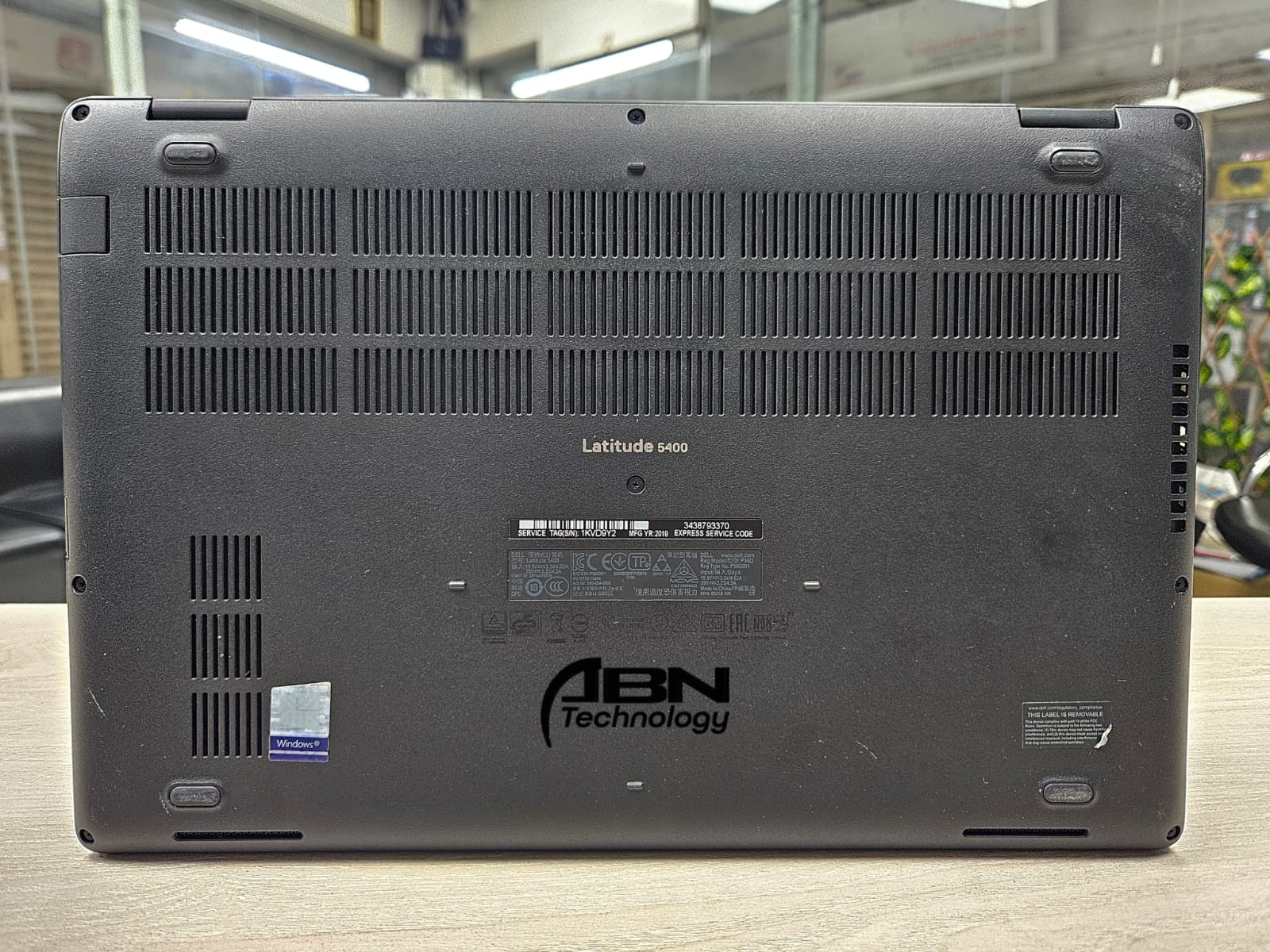 Dell Latitude 5400. Core i5, 8th Generation. 8GB RAM, 256GB SSD. 14.1" Display._img_4