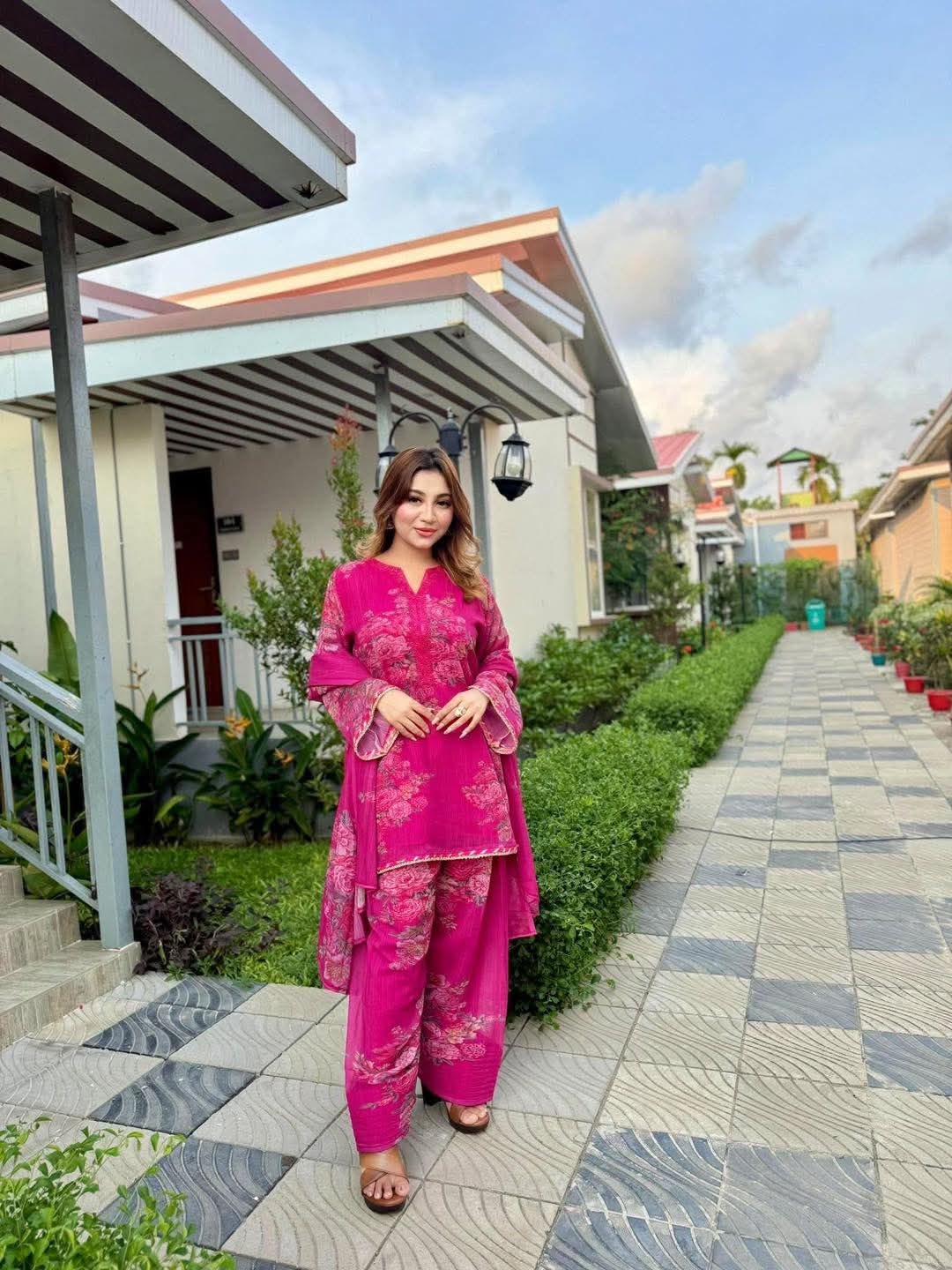 White Gold Georgette Three Piece_img_0