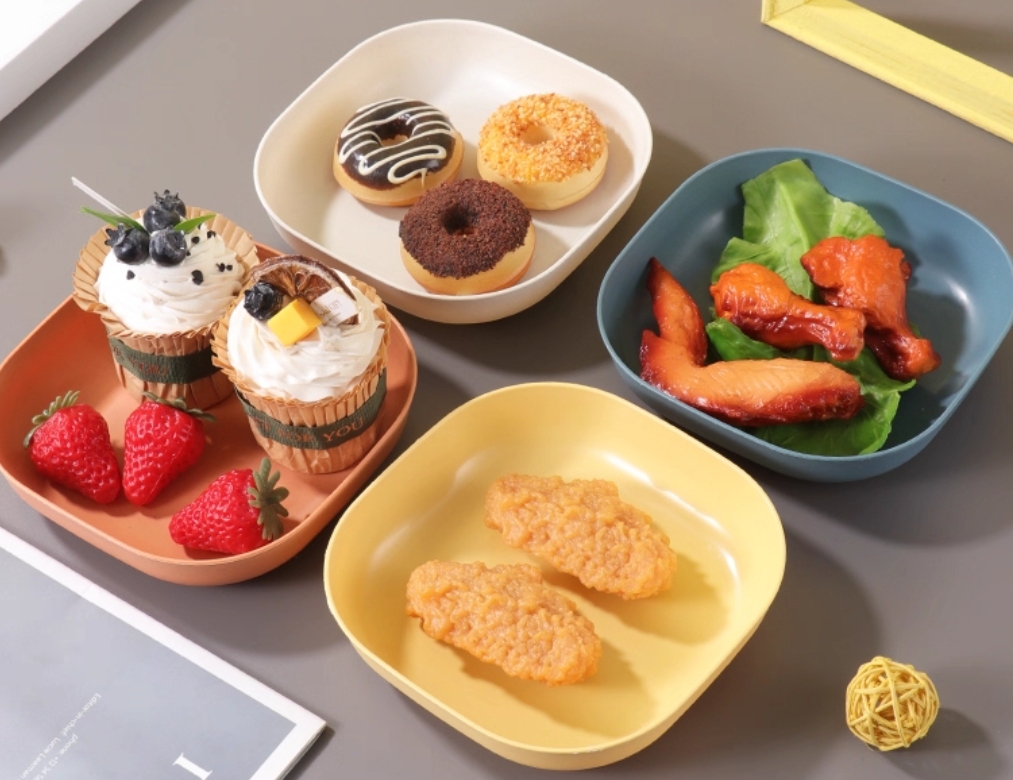 রঙিন প্লাস্টিকের বাটি।_img_5