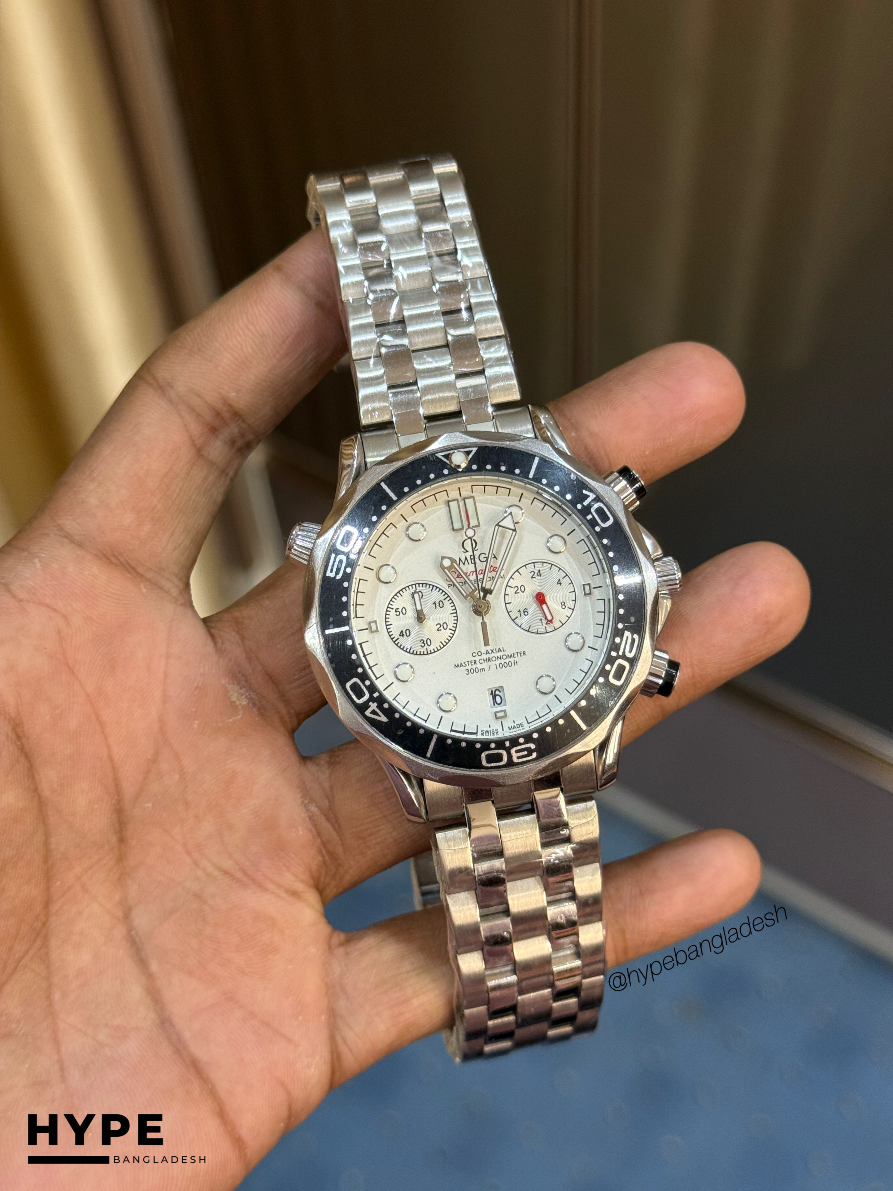 Omega Seamaster Quartz Chronograph (White Dial)_img_0