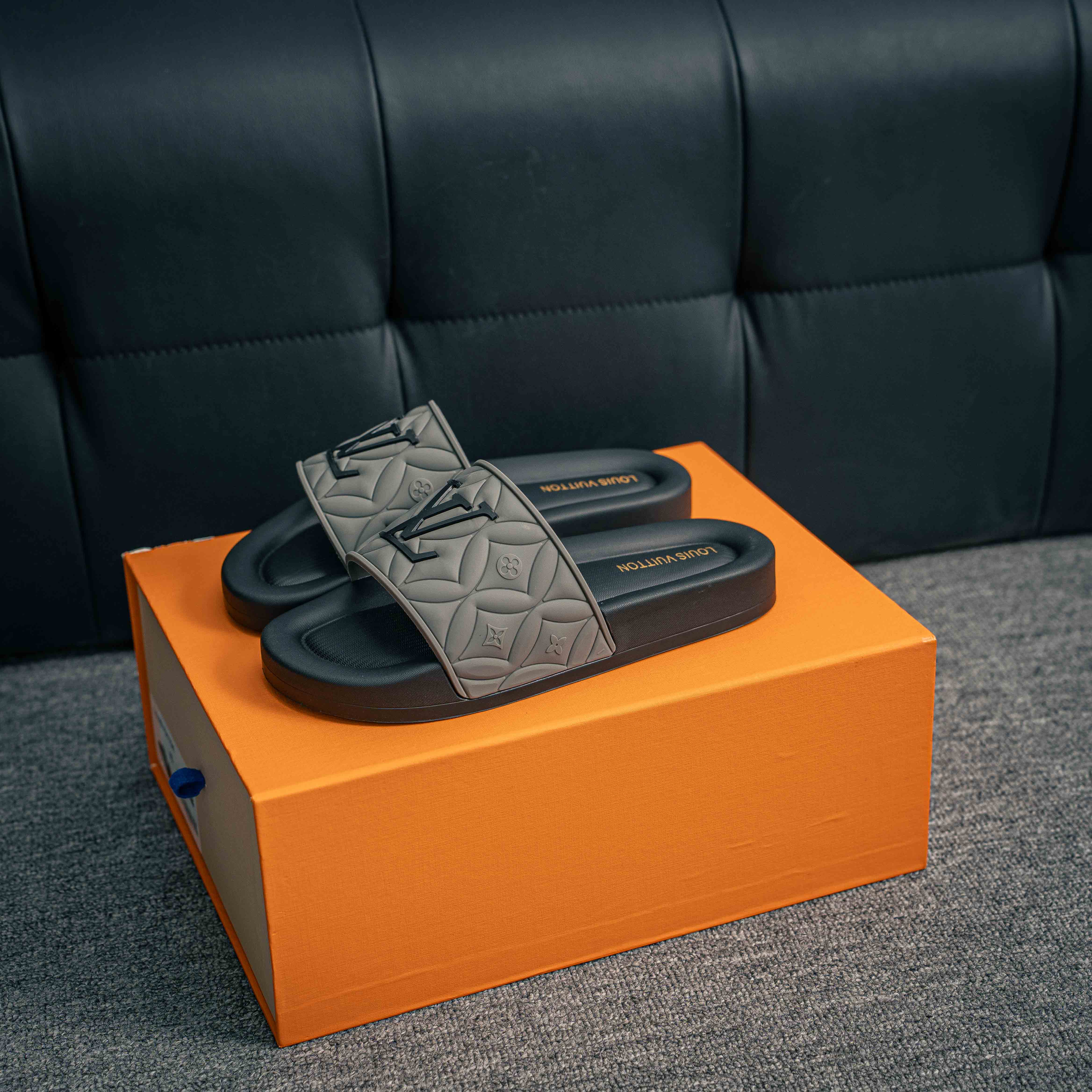 Louis Vuitton slides (1:1)_img_3