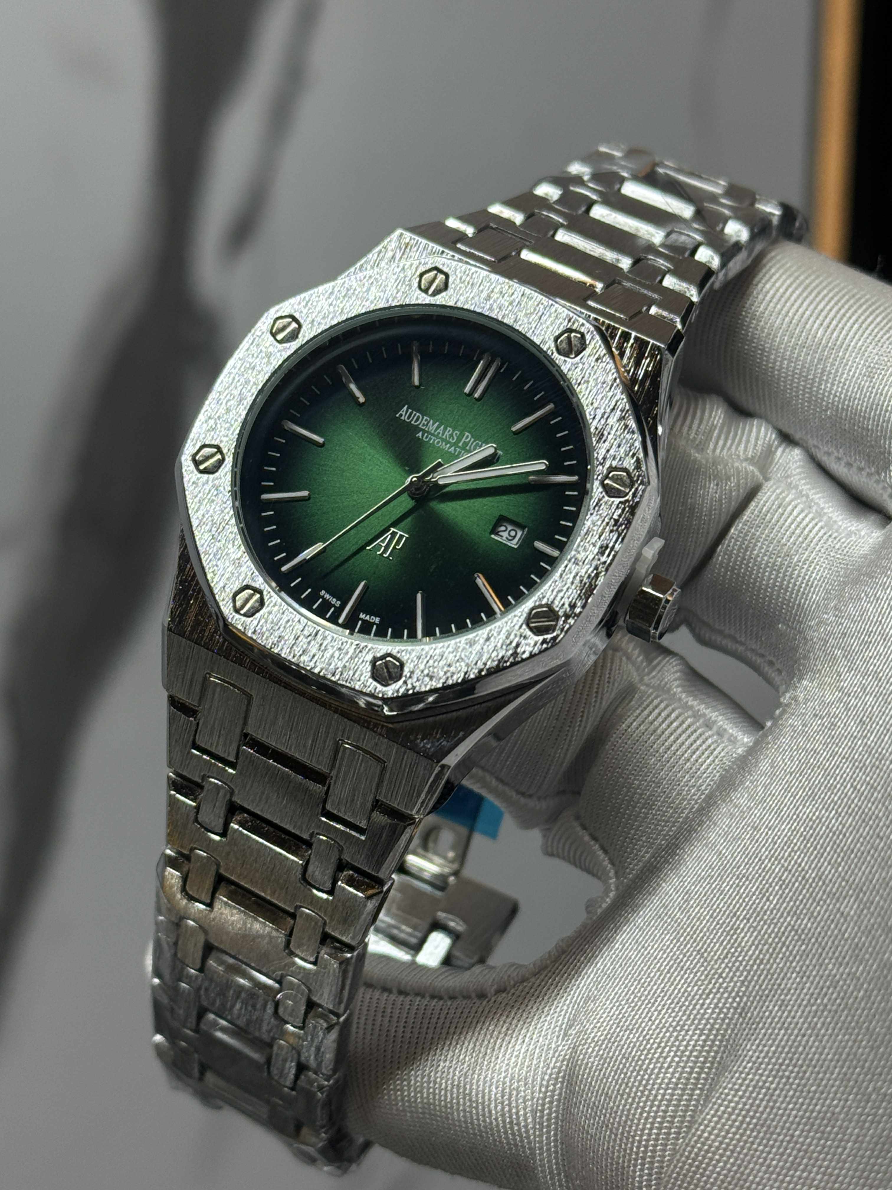 AP NON CHRONO SILVER CHAIN GREEN DIAL AA