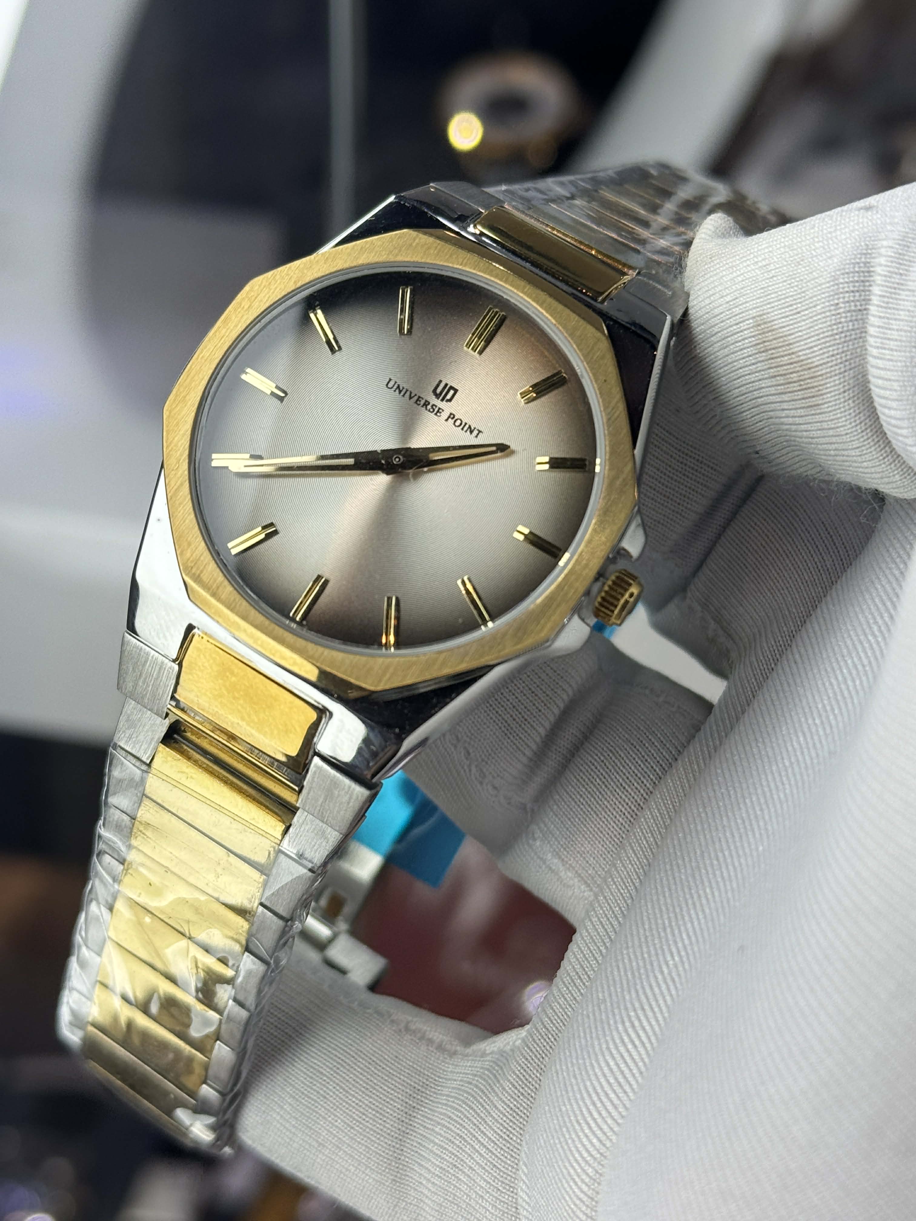 UNIVERSE POINT Octagonal Case – Twotone Chain Grading Grey Dial | UP3949-2496