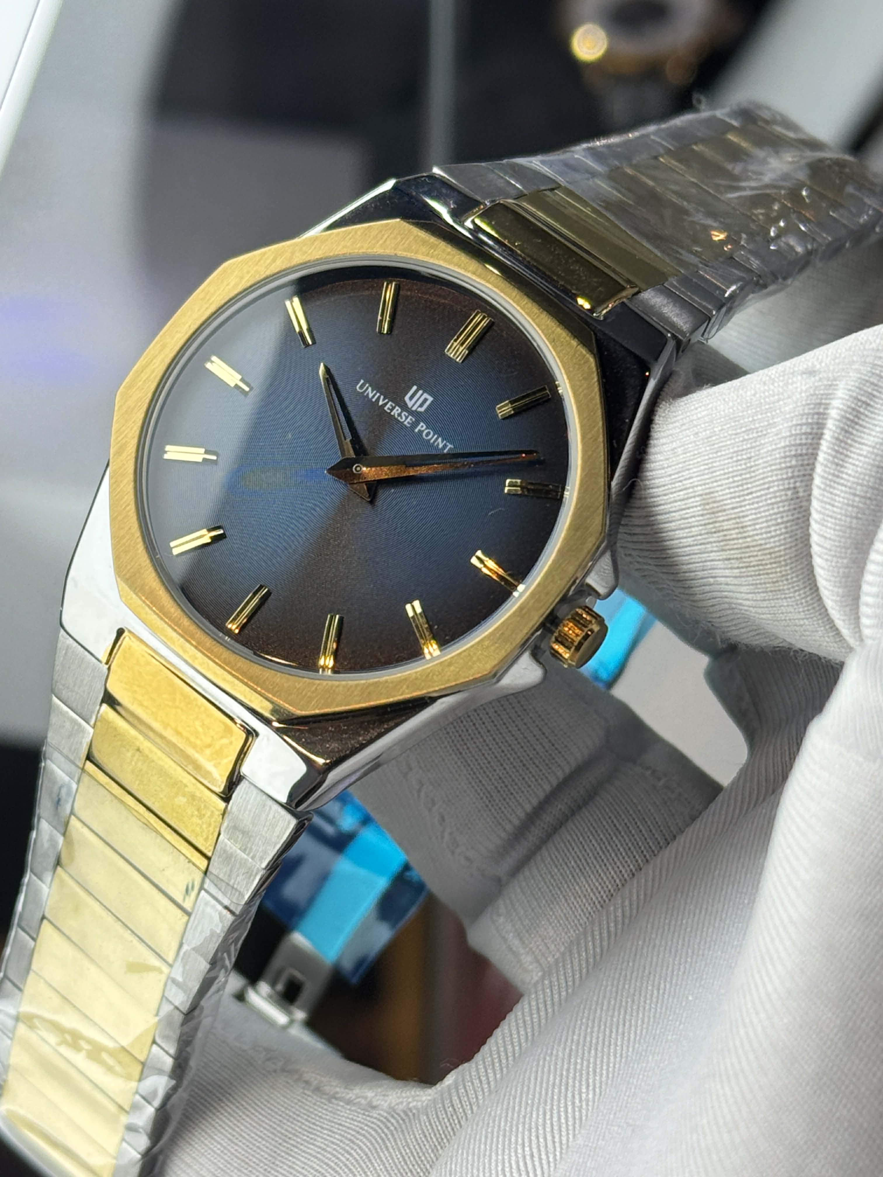 UNIVERSE POINT Slim Octagonal – Two-Tone Chain Blue Gradient Dial | UP3949-088B