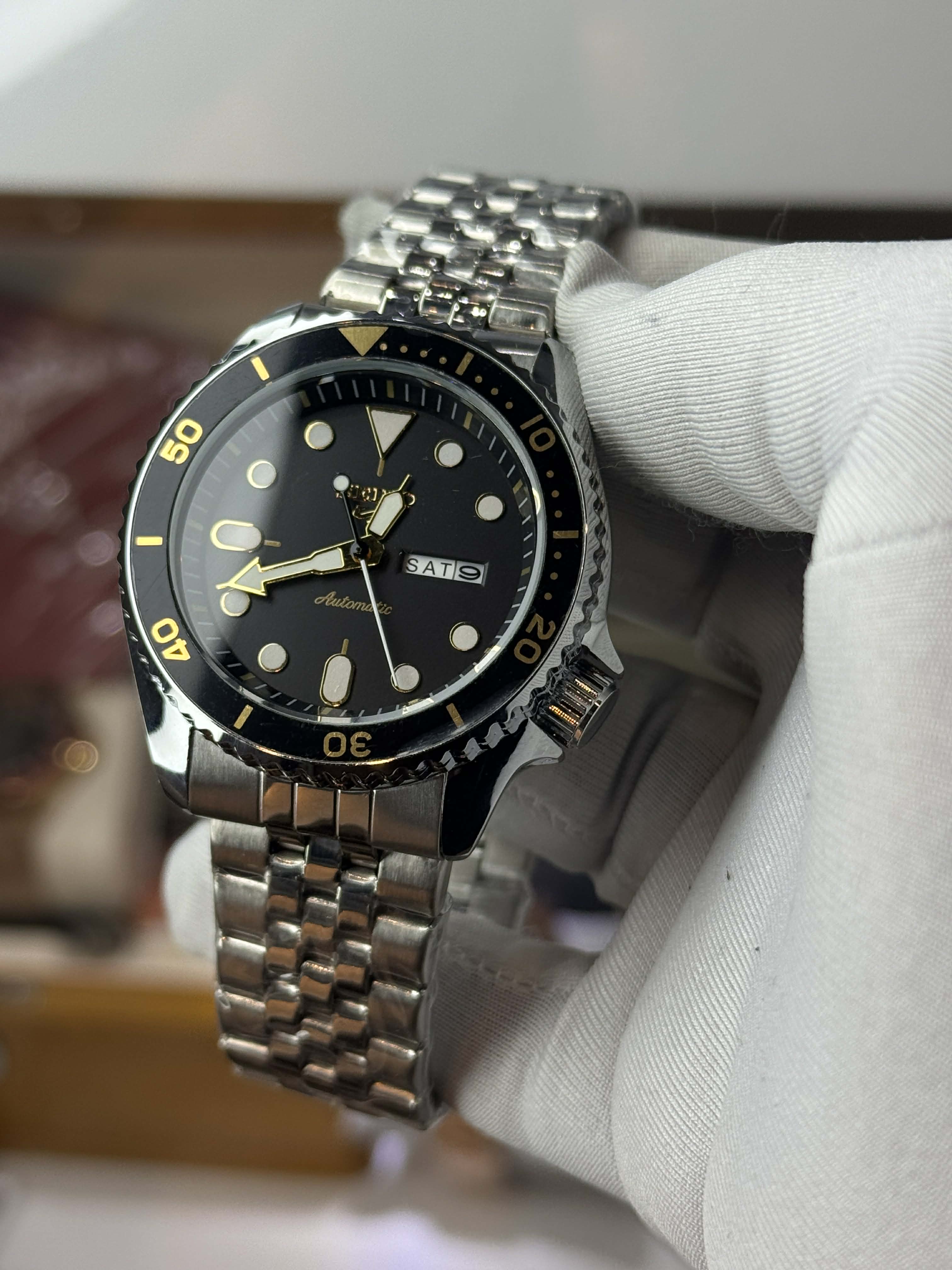 Seiko 5 Sports SKX SRPD57K1 | Two-Tone Black Dial Sweep AA