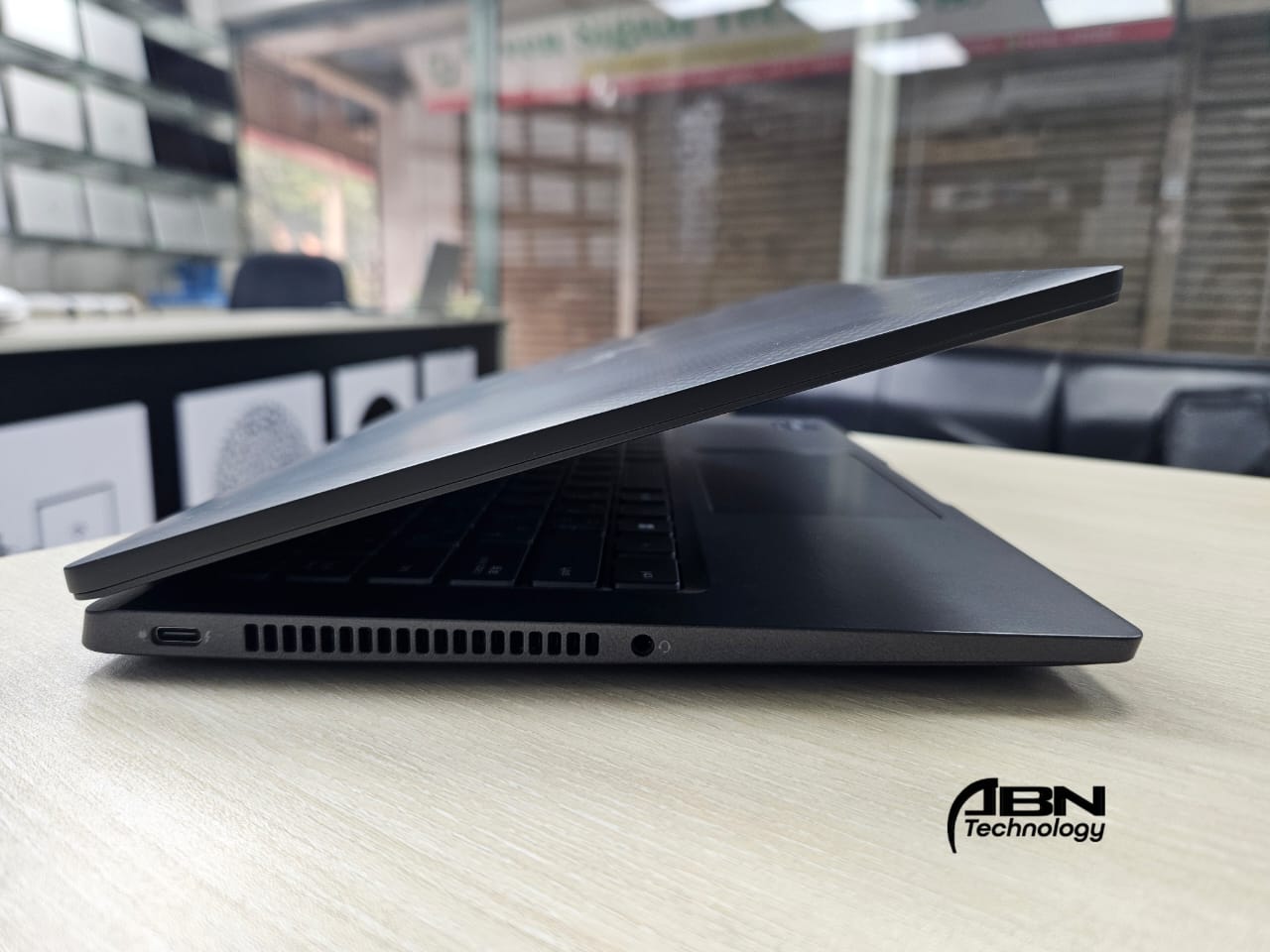 Dell Latitude 7430. Core i7, 12th Gen. 16GB RAM, 512GB SSD. 14.1" Display._img_1