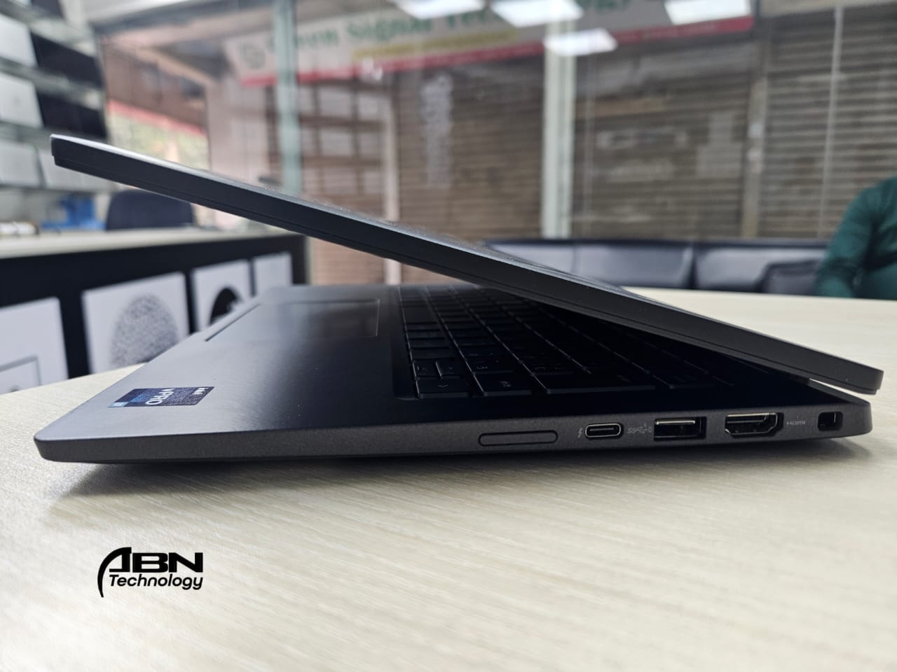 Dell Latitude 7430. Core i7, 12th Gen. 16GB RAM, 512GB SSD. 14.1" Display._img_3