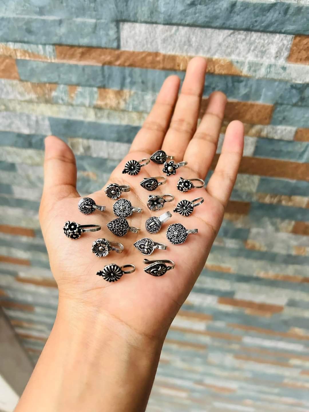 এ্যান্টিক নথ - Image 1