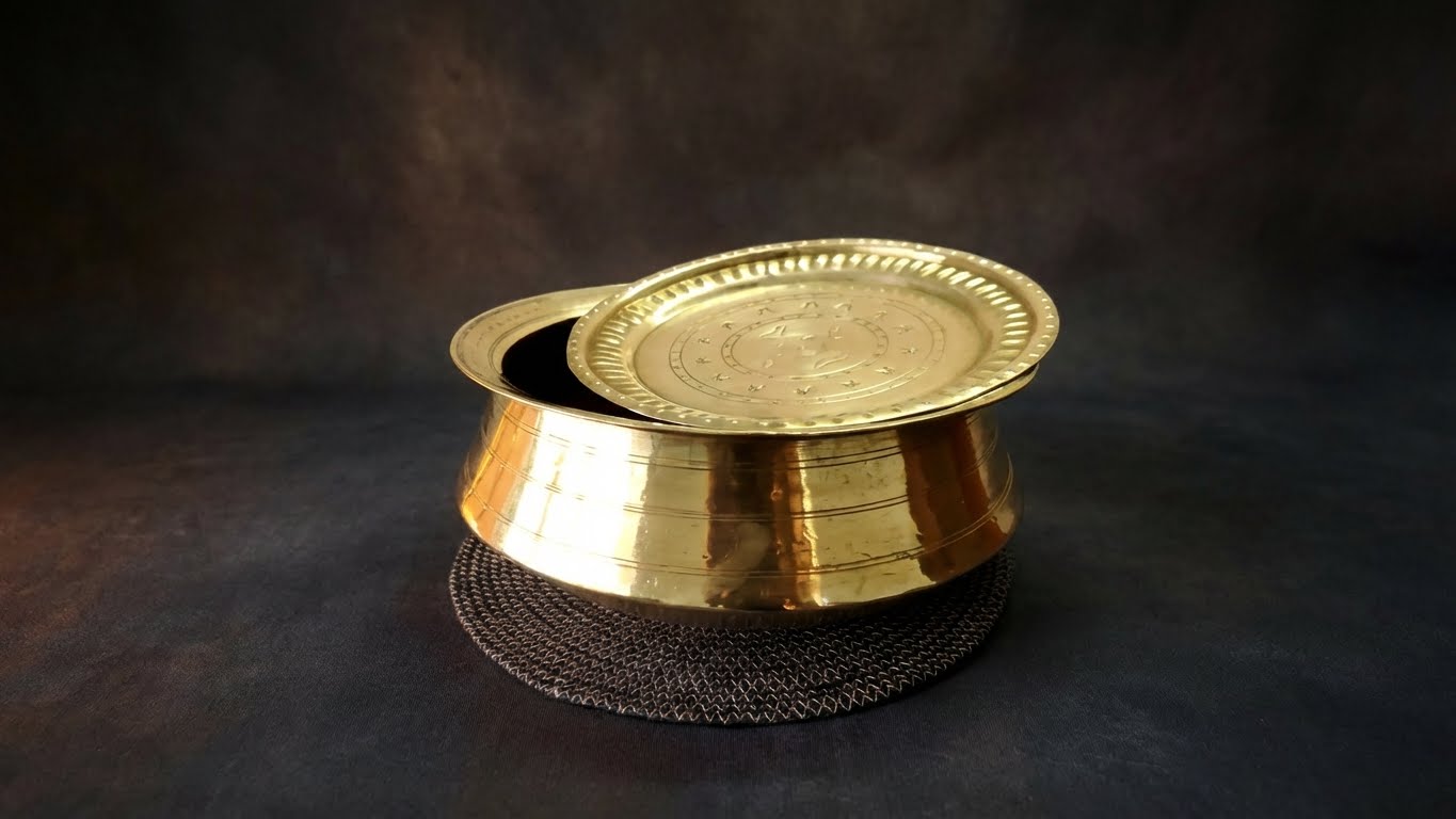 ৪-৫ কেজি পিতলের হাড়ি এবং ঢাকনা_img_0