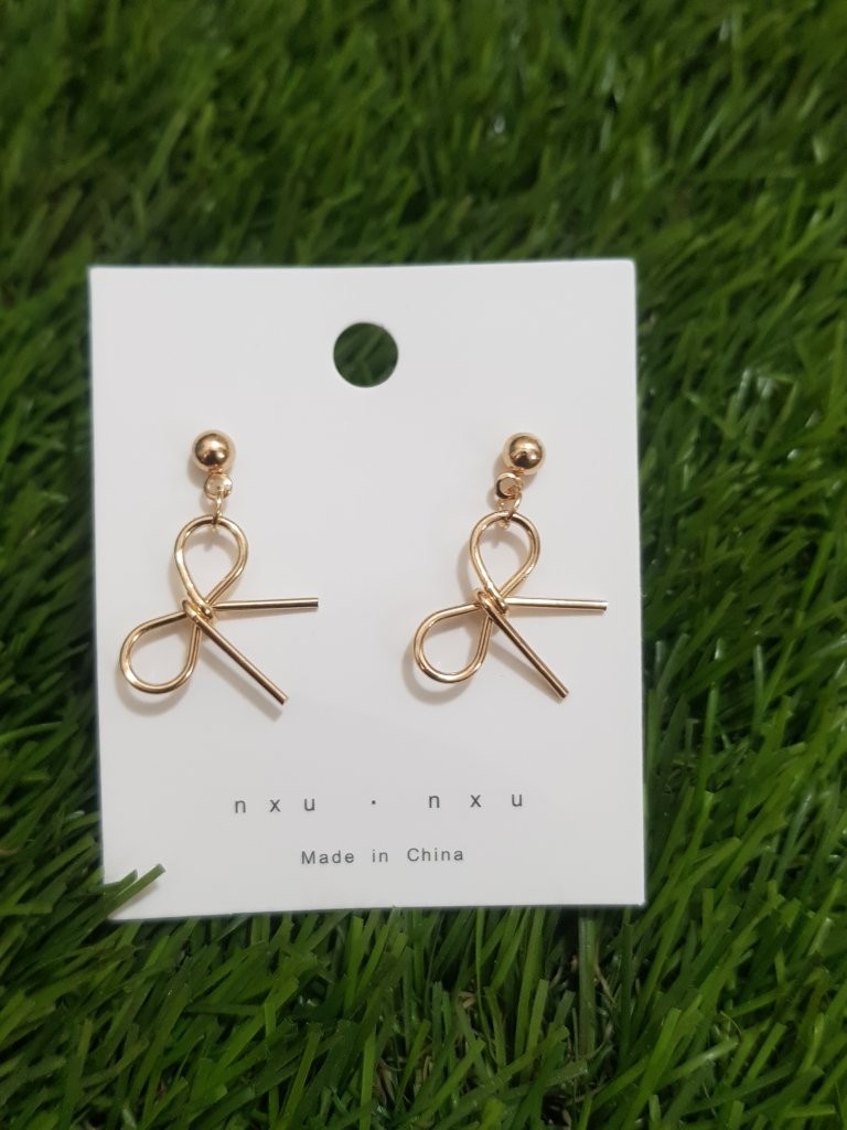 Gold Simple Bow Earrings – Minimalist Knot Design for Everyday Elegance