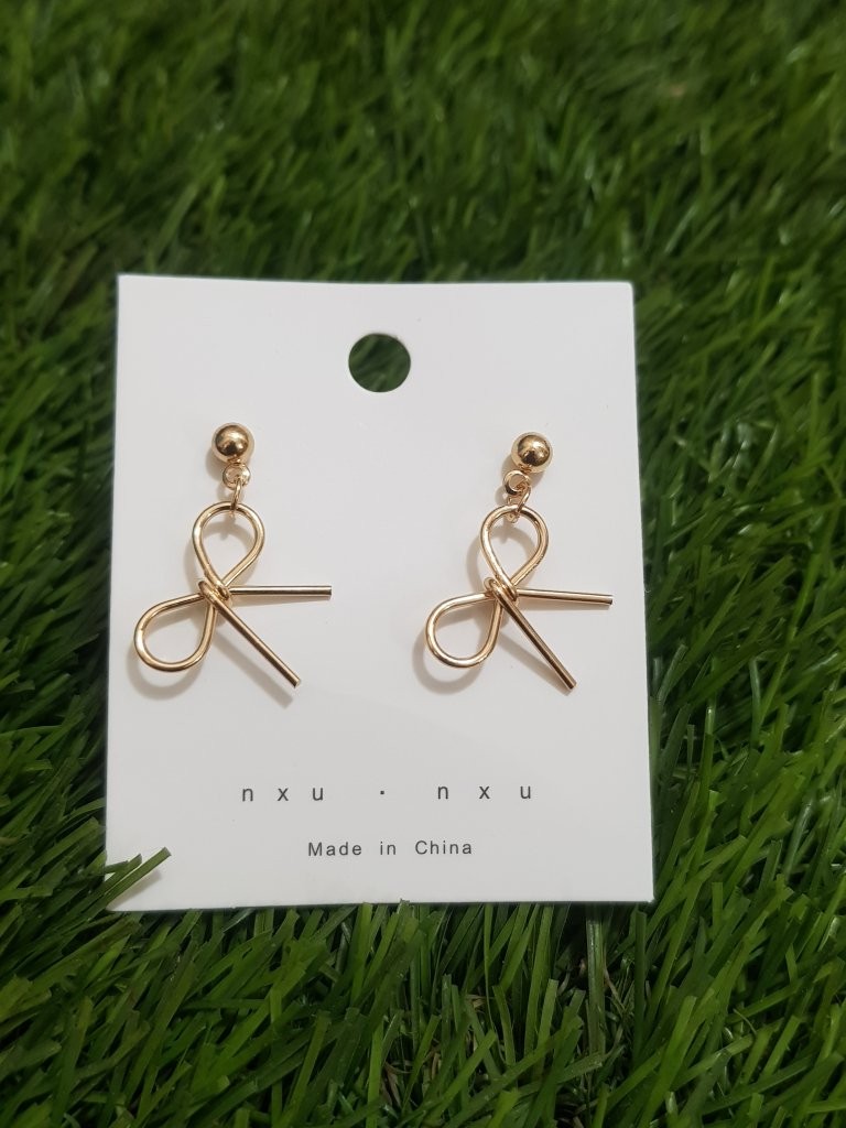 Gold Simple Bow Earrings – Minimalist Knot Design for Everyday Elegance_img_1