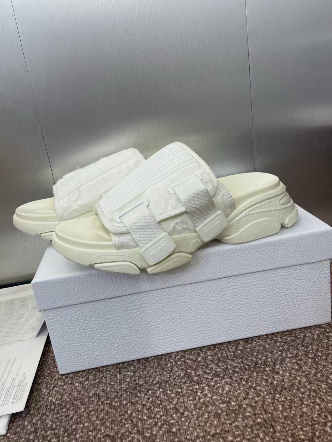 Stylish Dior Slipper_img_1