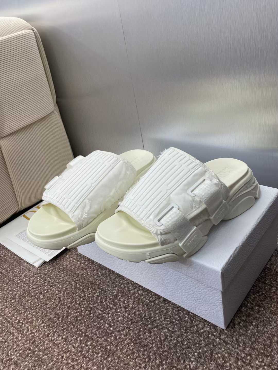 Stylish Dior Slipper_img_4