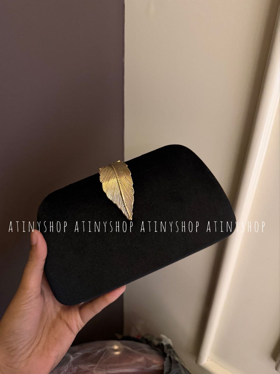 Clutch with Leaf Decor