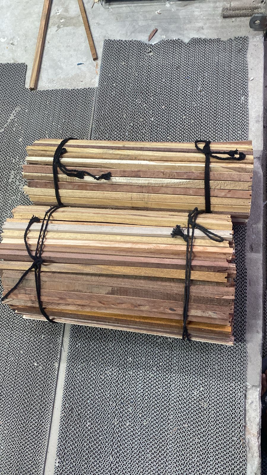 কাটের স্টিক ১২" ১০*১২ খাচার