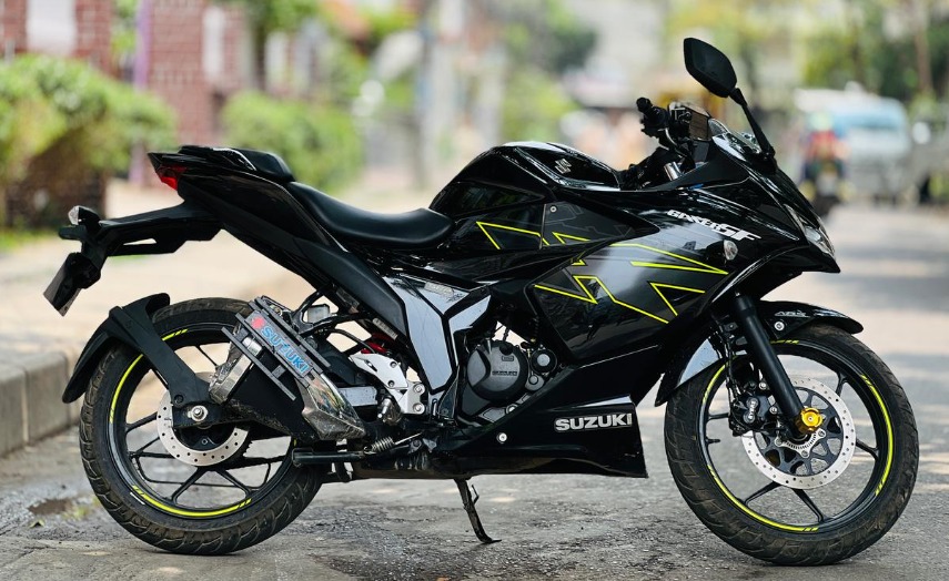 Full Set Sticker for Suzuki Gixxer SF (New Model, Black & Neon) bike._img_1
