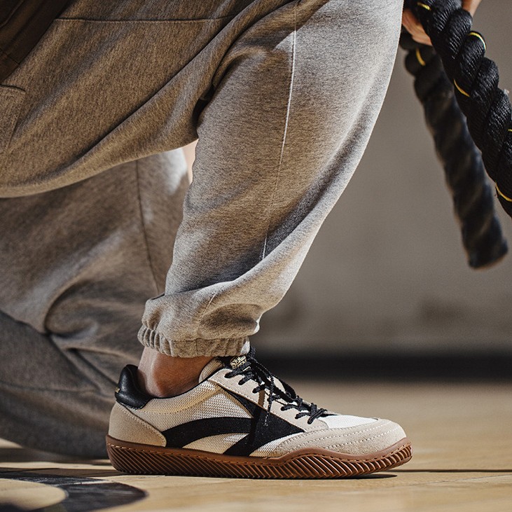 Thin-Soled Training Sneakers_img_2